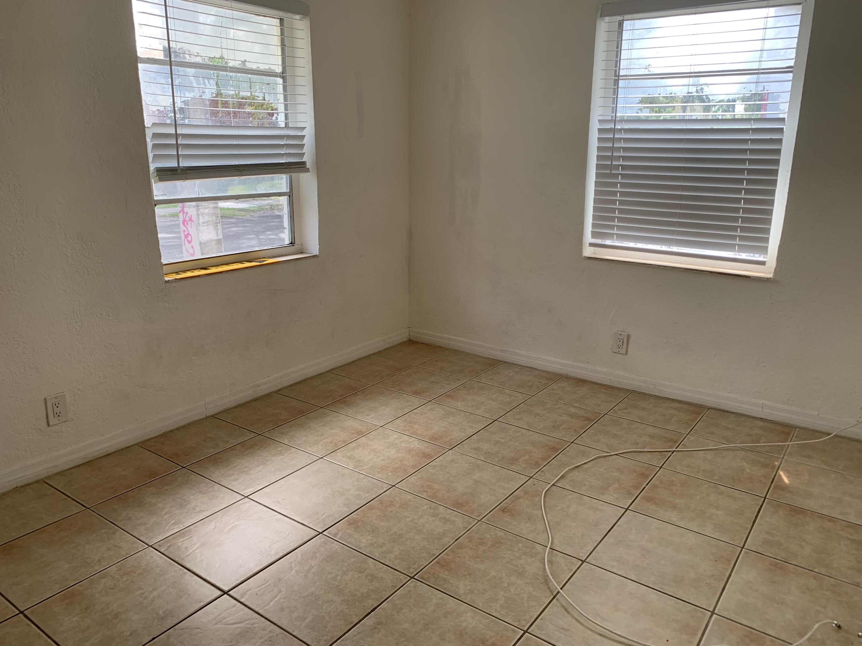 810 S 19TH Avenue # 2 — Photo 4