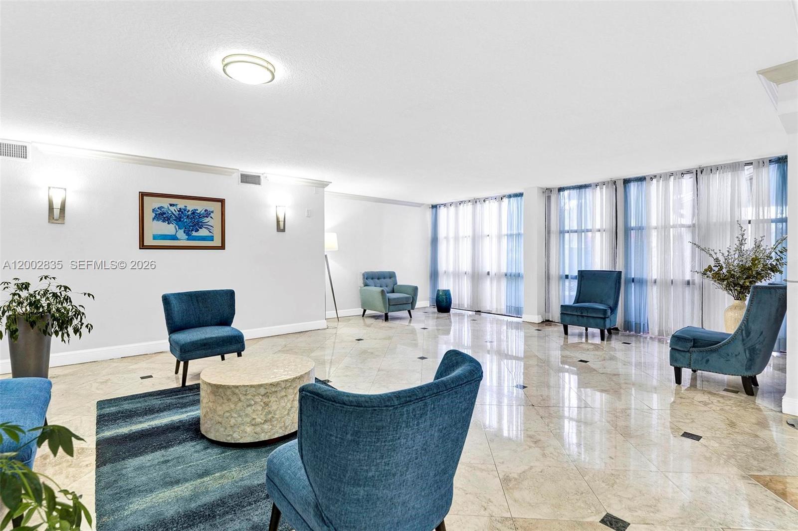 1000 Parkview Dr # 407 — Photo 2
