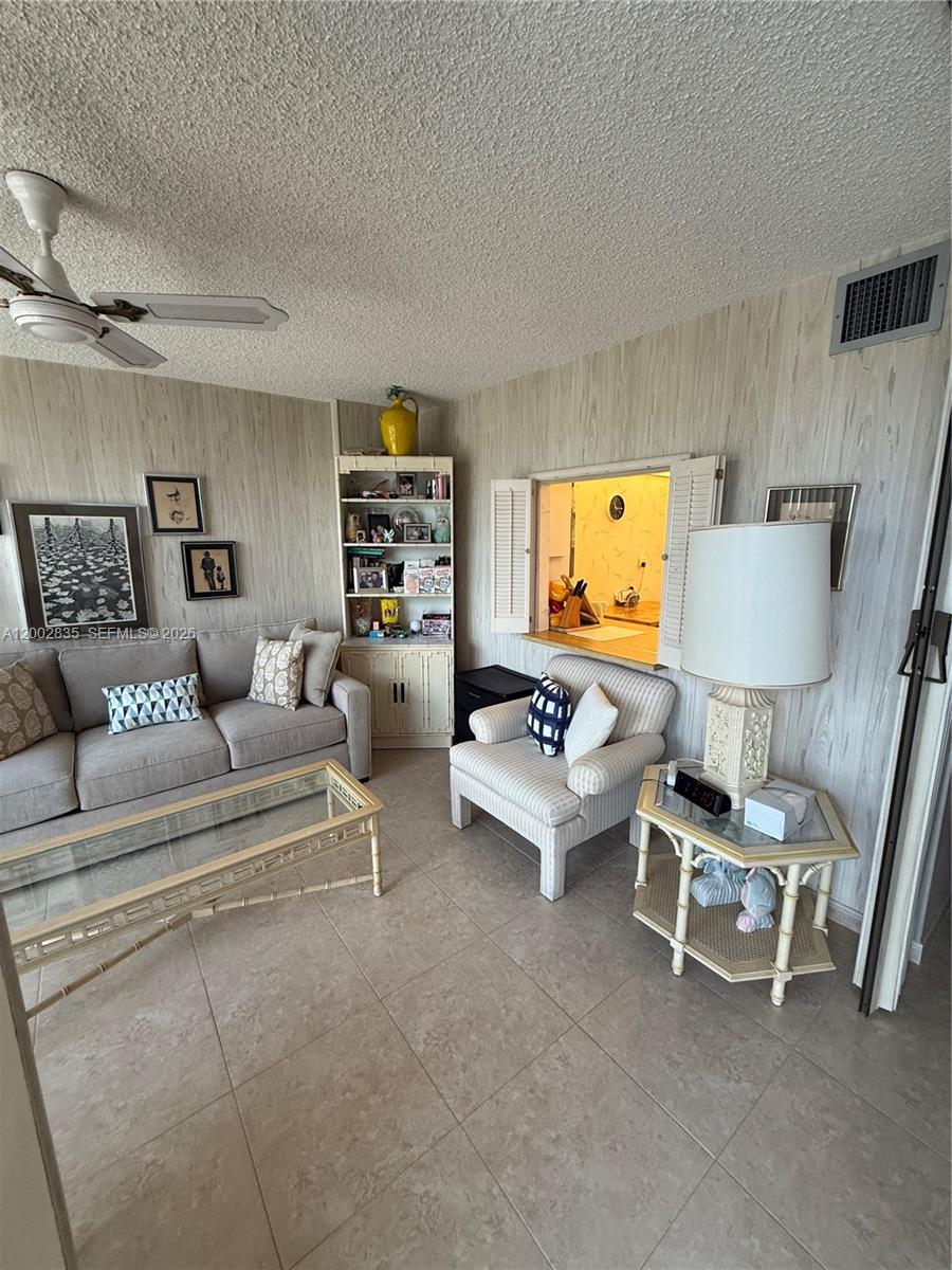 1000 Parkview Dr # 407 — Photo 4