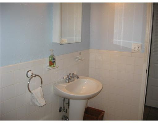 2400 NE 10th Street NE # 305 — Photo 3