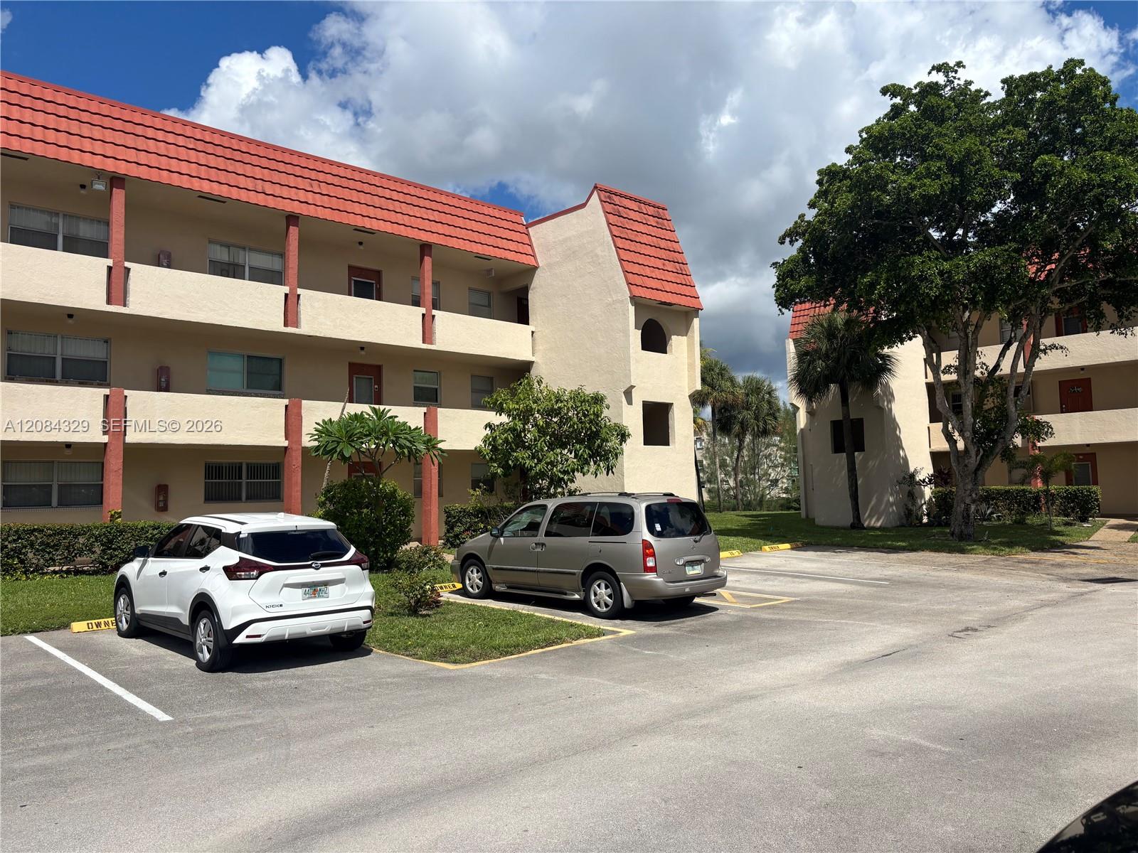 3051 E Sunrise Lakes Dr # 211 — Photo 3