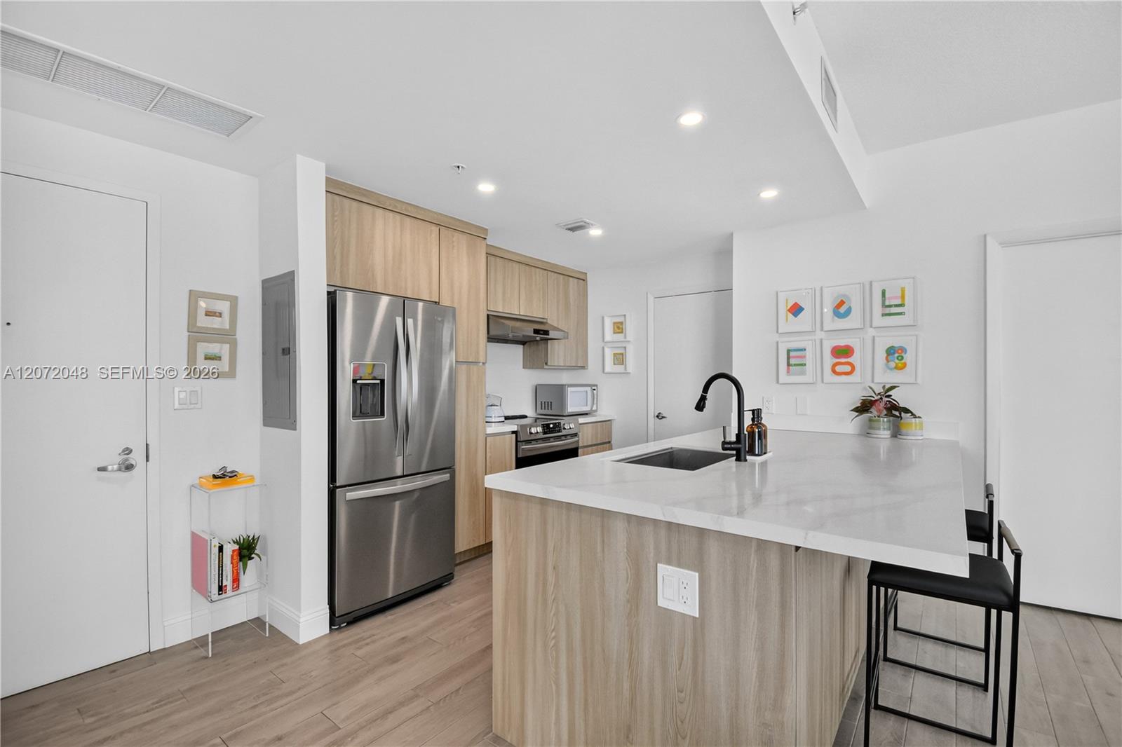 1900 N Bayshore Dr # 2019 — Photo 3