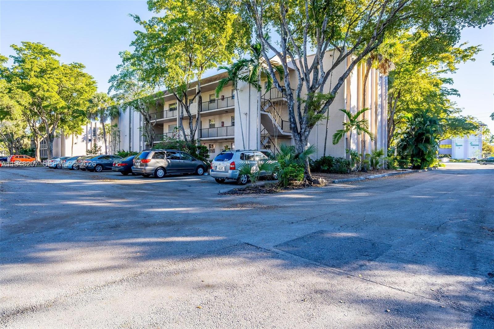 469 N Pine Island Rd # B302, Plantation FL 33324