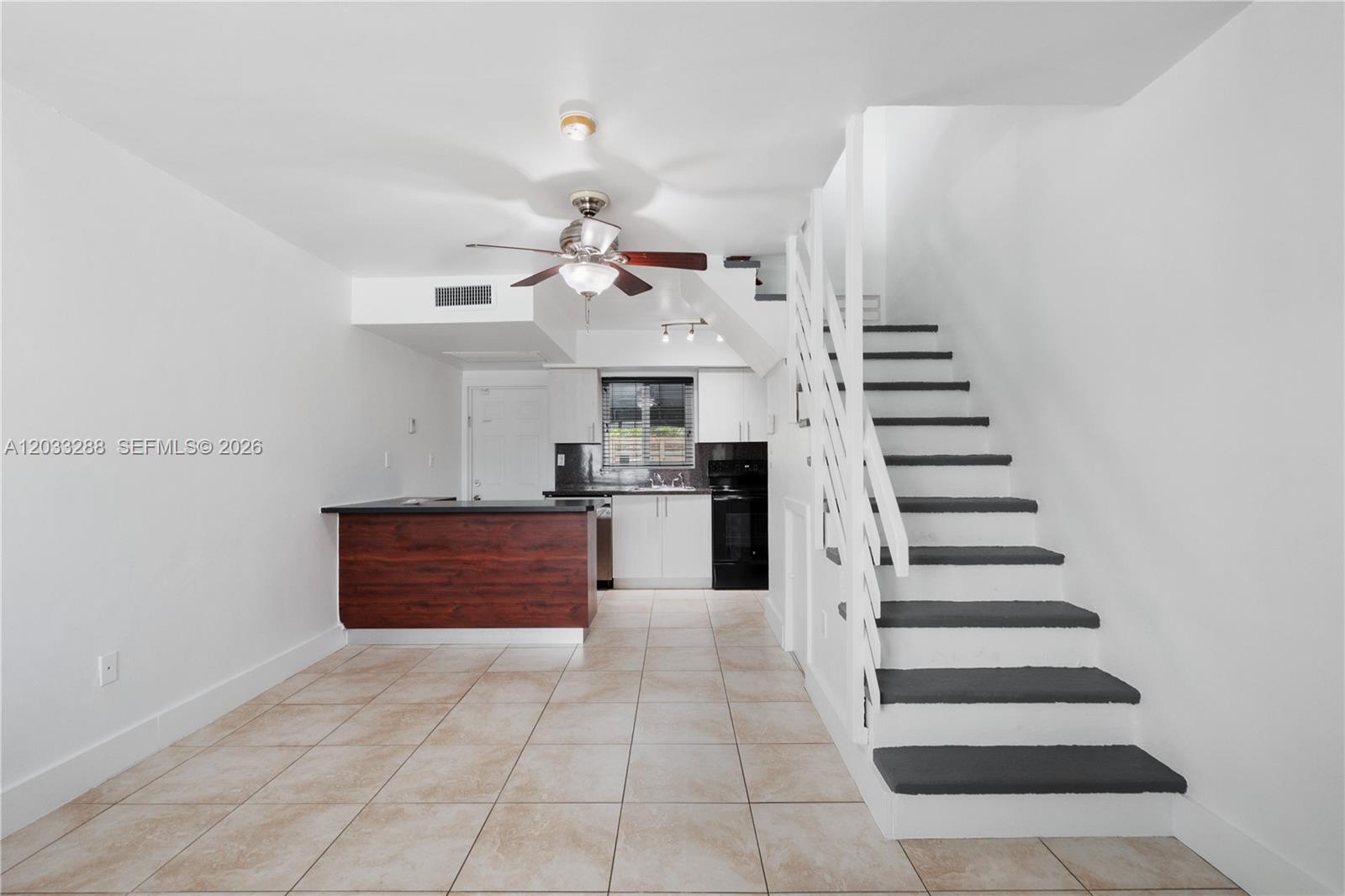 932 SW 6th St # 5 — Photo 4