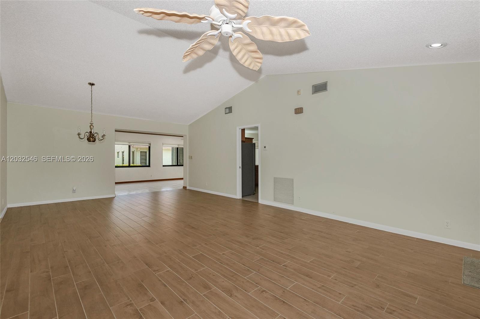 7905 Cloverfield Cir — Photo 5