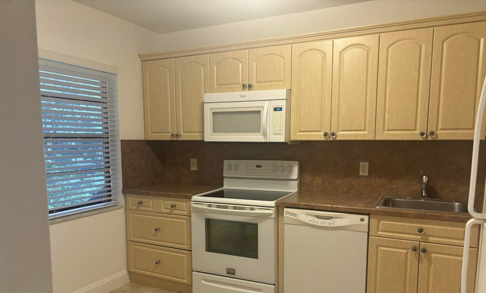9264 Vista Del Lago # H — Photo 4