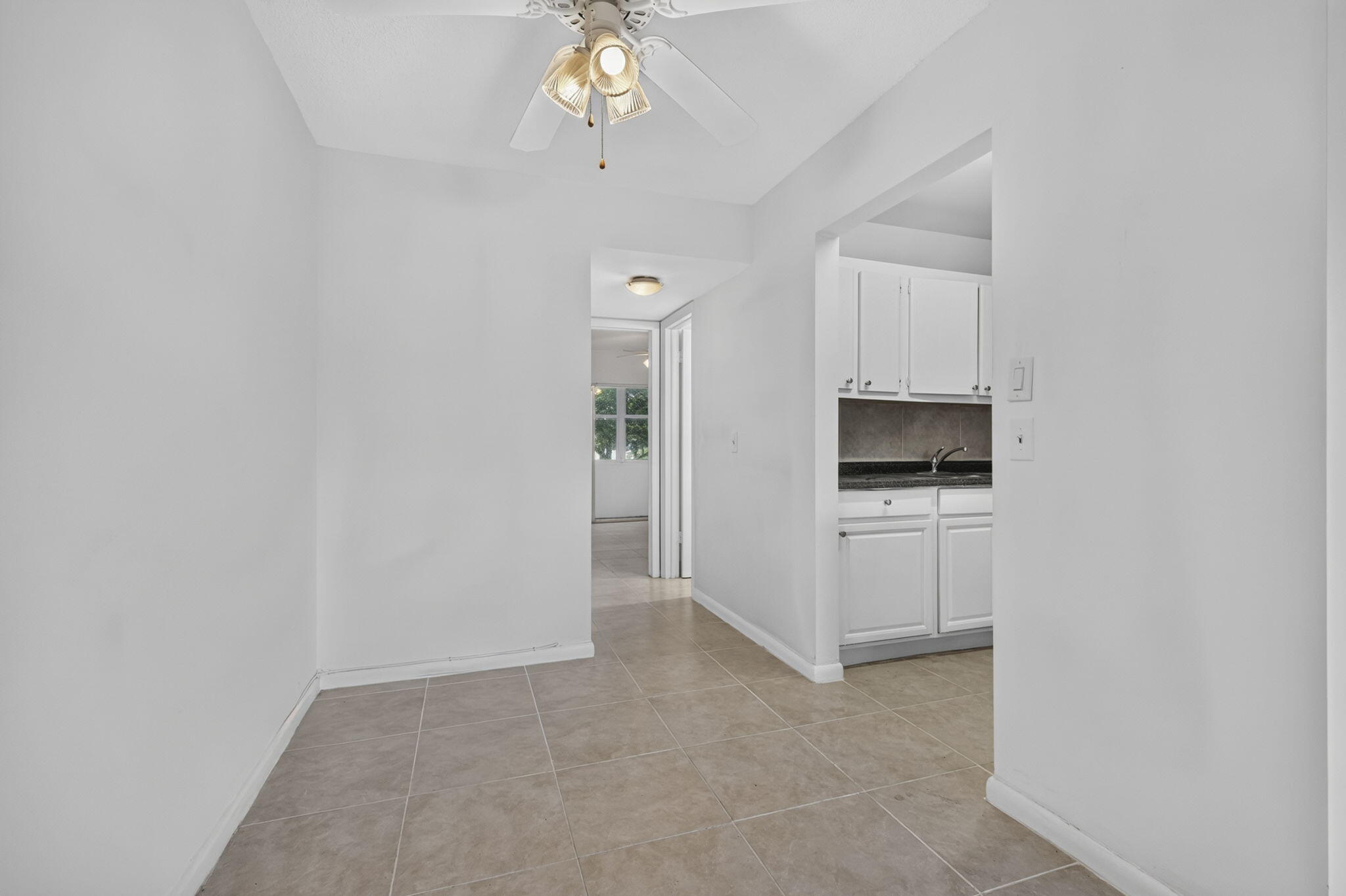 210 CANTERBURY J # 210 — Photo 3