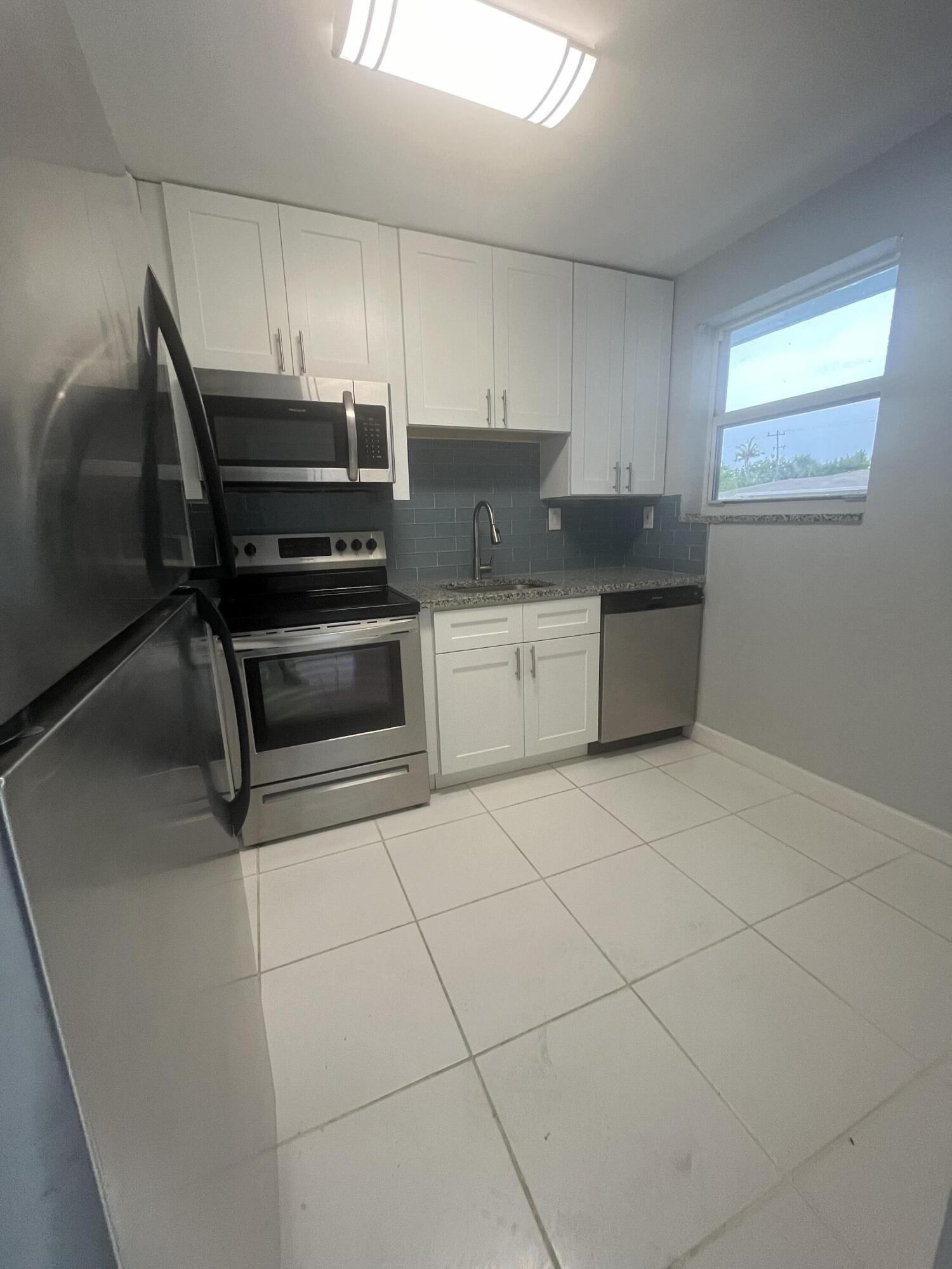 1001 SE 3rd Street # 1 — Photo 3