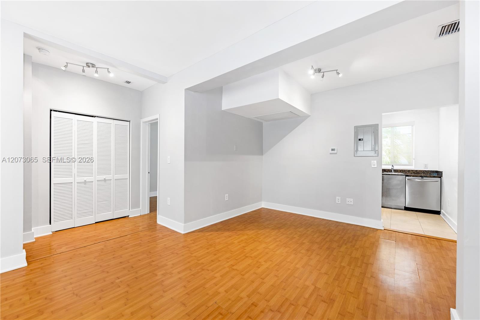 1000 Meridian Ave # 8 — Photo 5