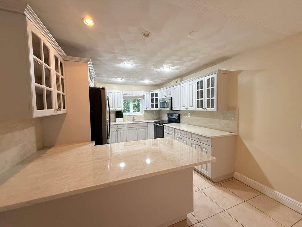 2210 Taylor Street # 207, Hollywood FL 33020