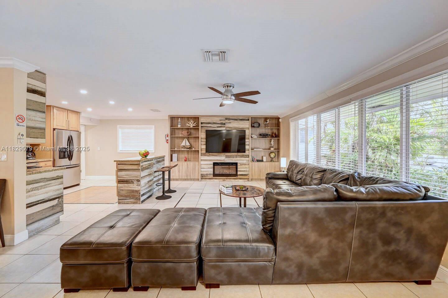 1228 Johnson St — Photo 3