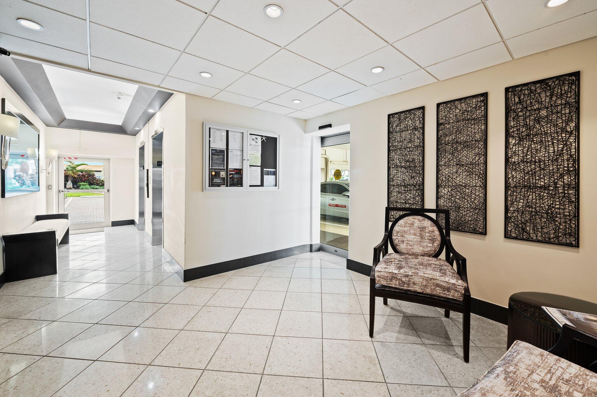 1050 Hillsboro Mile Unit 203w — Photo 4