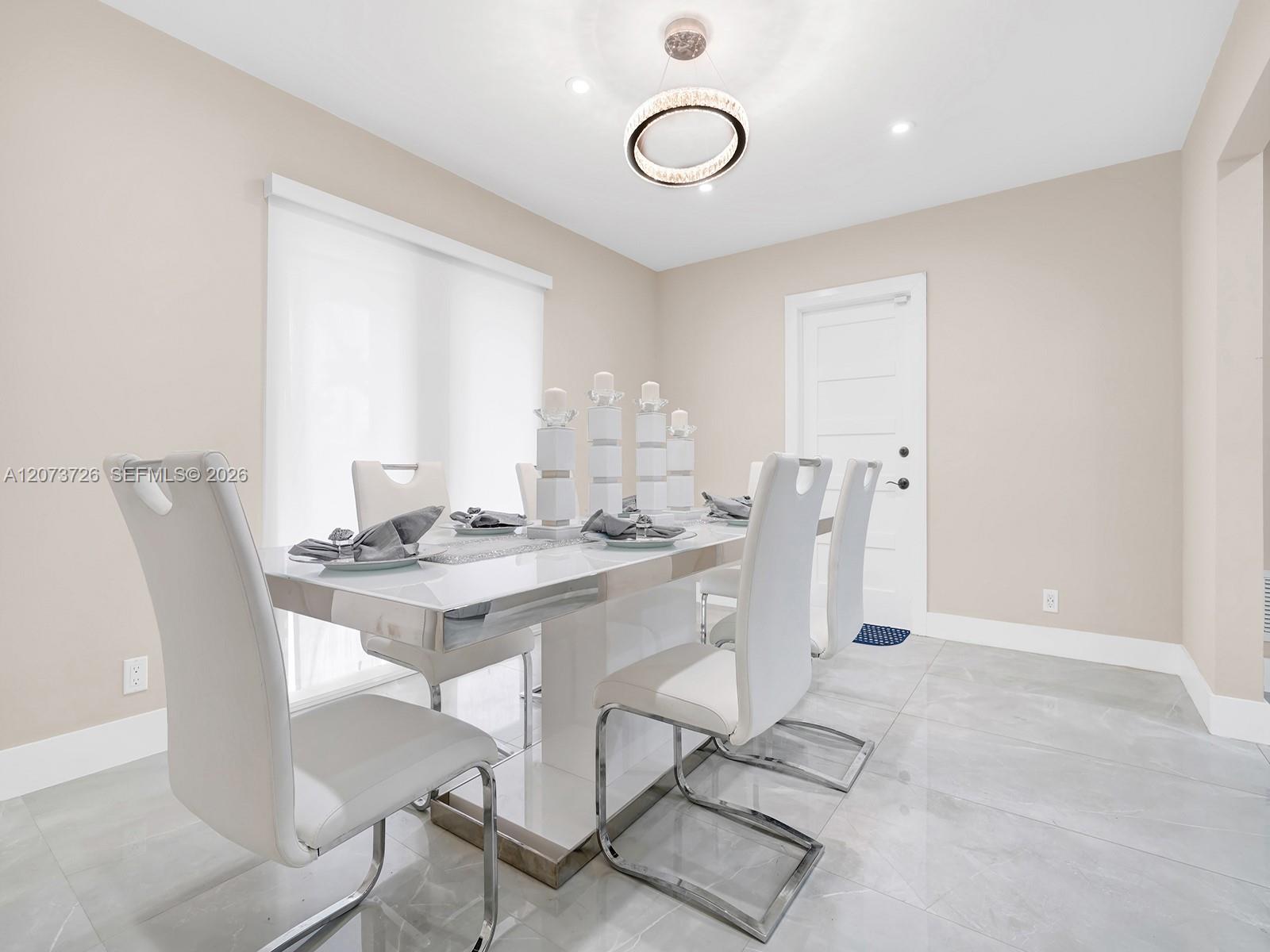 621 E Tropical Way — Photo 3