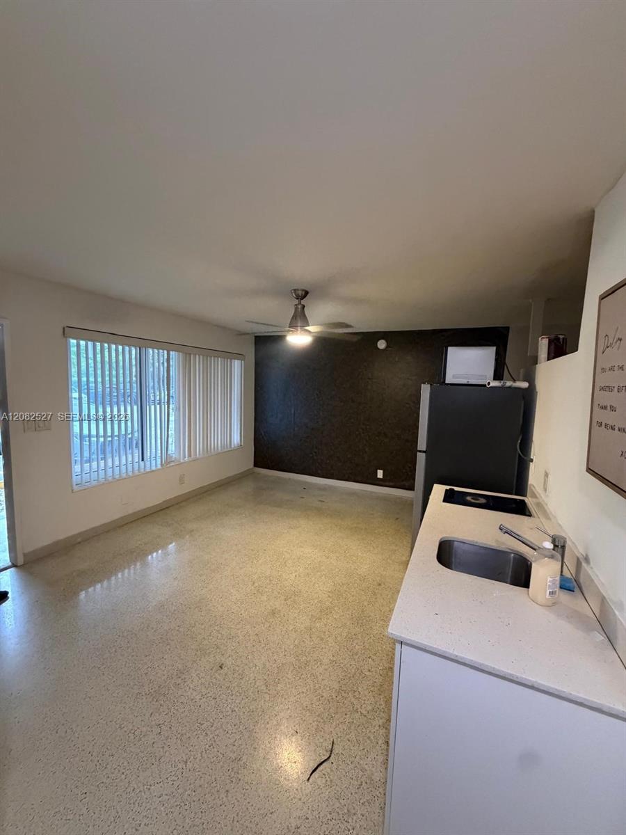 1100 NE 18th Ct # 8 — Photo 2