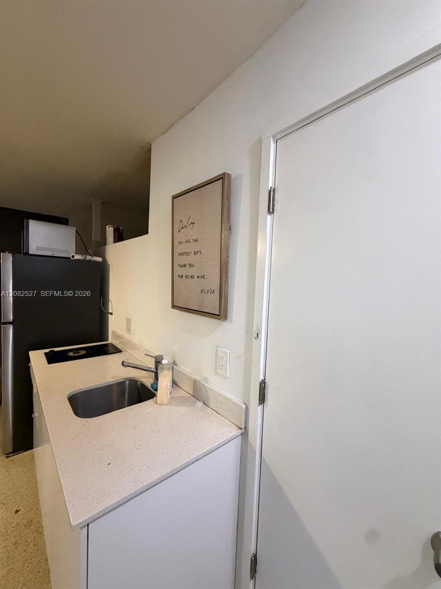 1100 NE 18th Ct # 8 — Photo 3