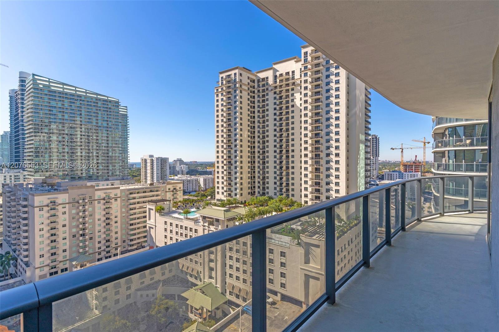 45 SW 9th St # 1706 — Photo 3
