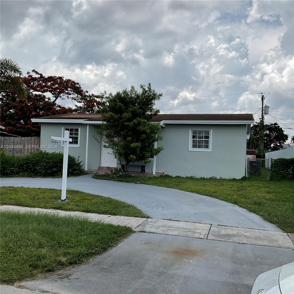 7395 Garfield St, Hollywood FL 33024