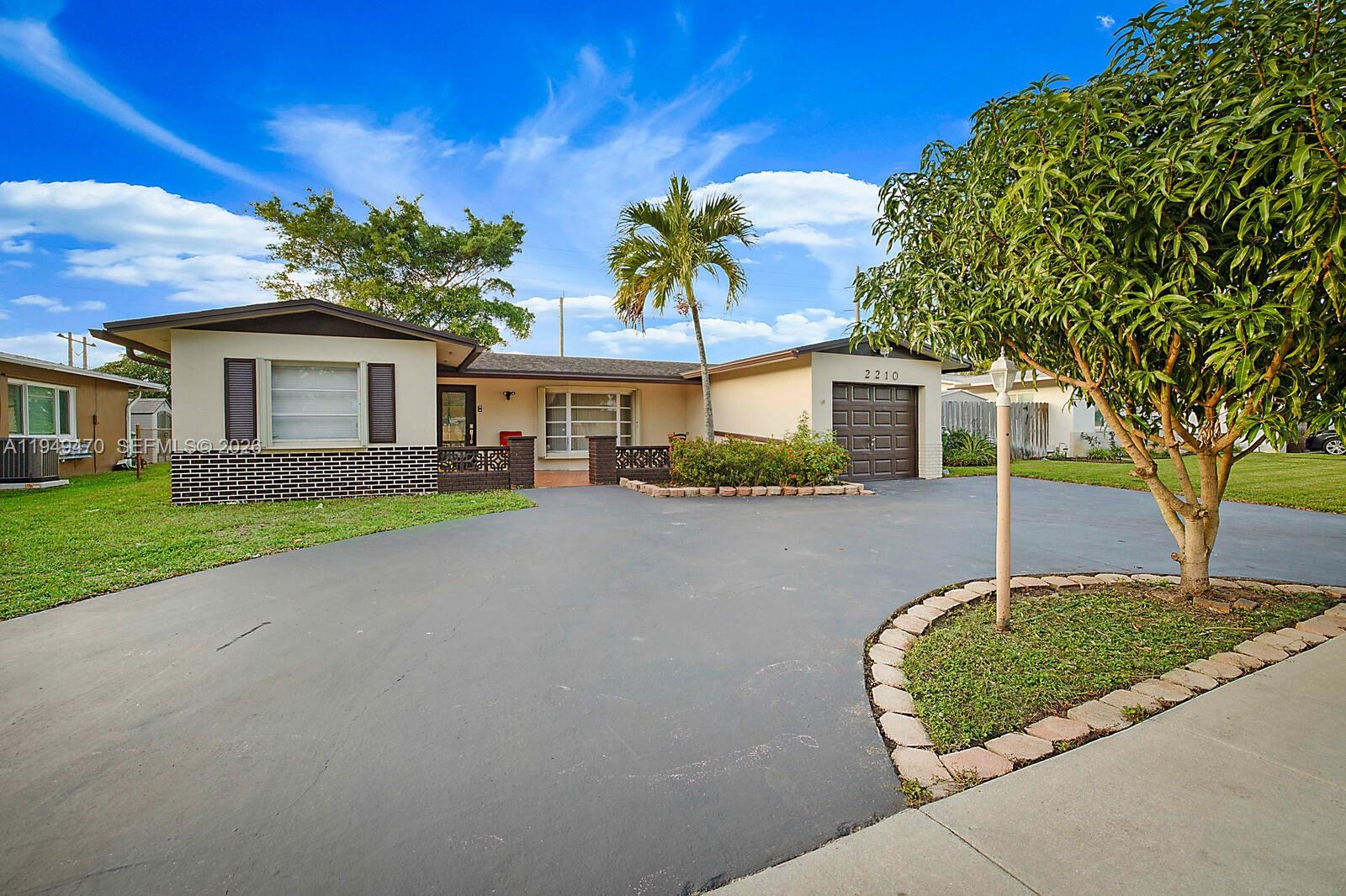 2210 NW 91st Ter, Pembroke Pines FL 33024