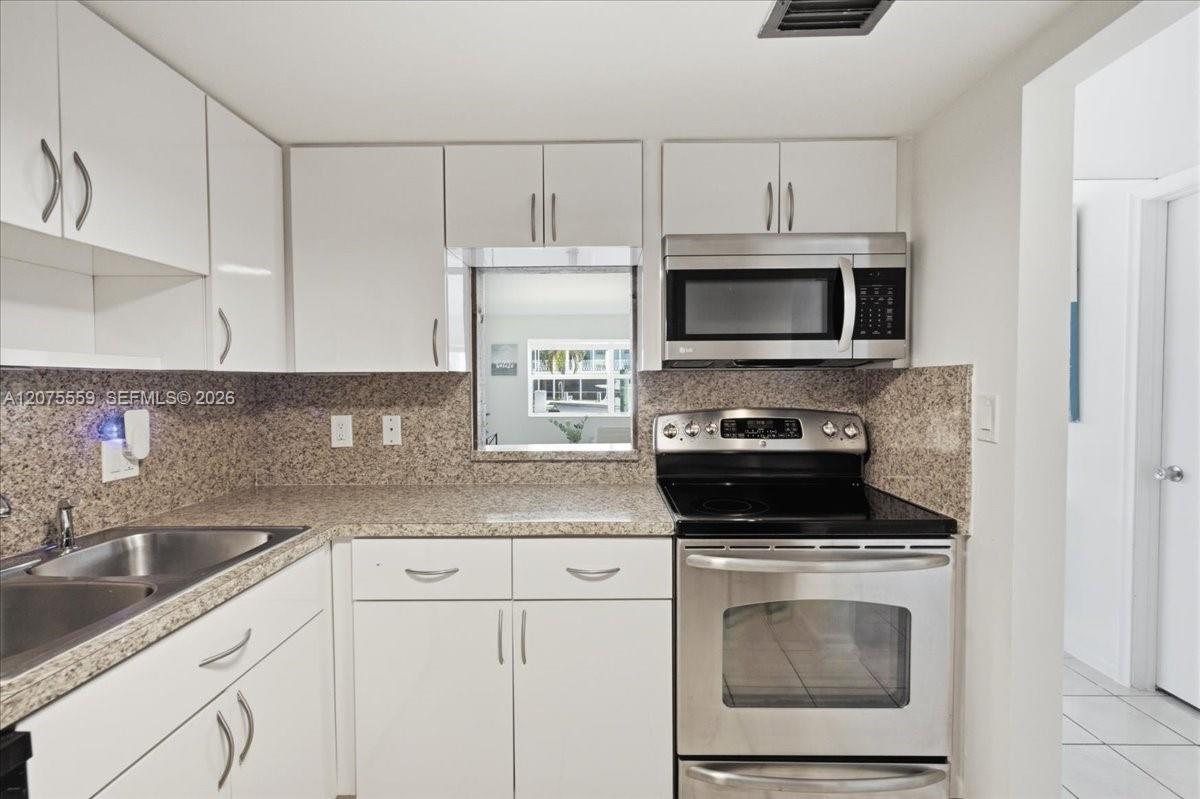 3105 NE 28th St # 1B — Photo 2