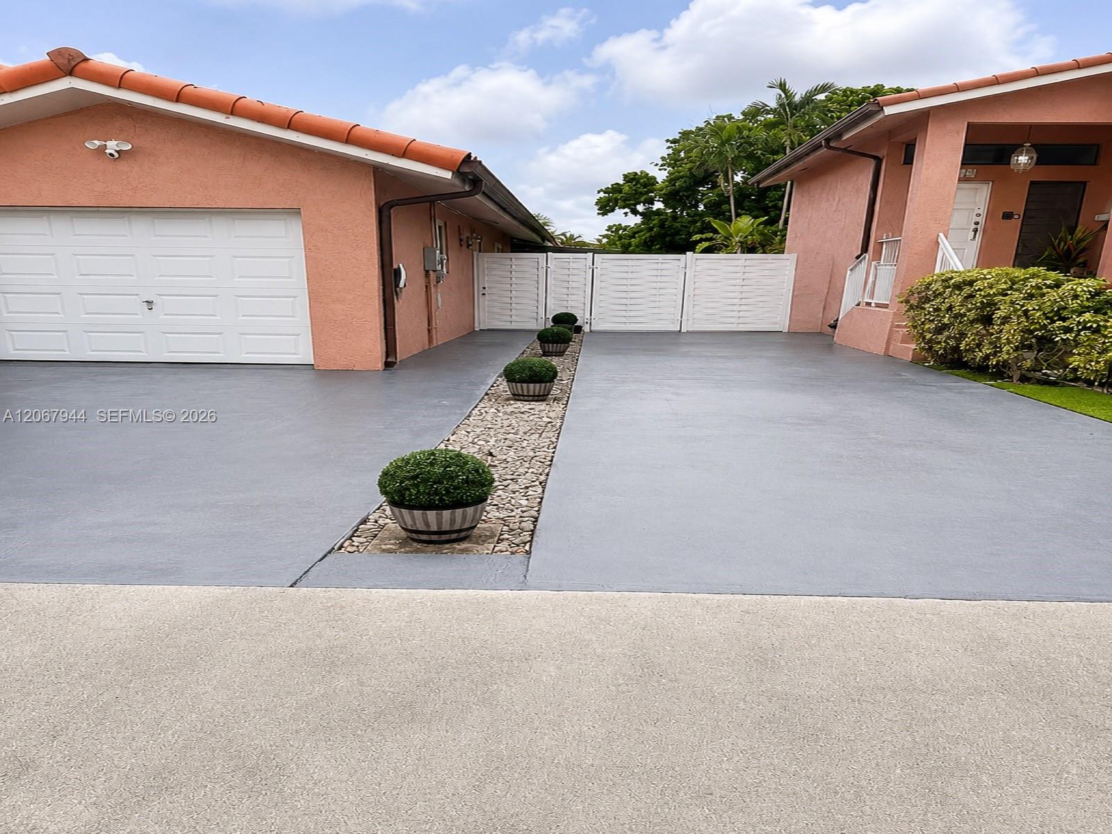 10070 SW 2nd St — Photo 4