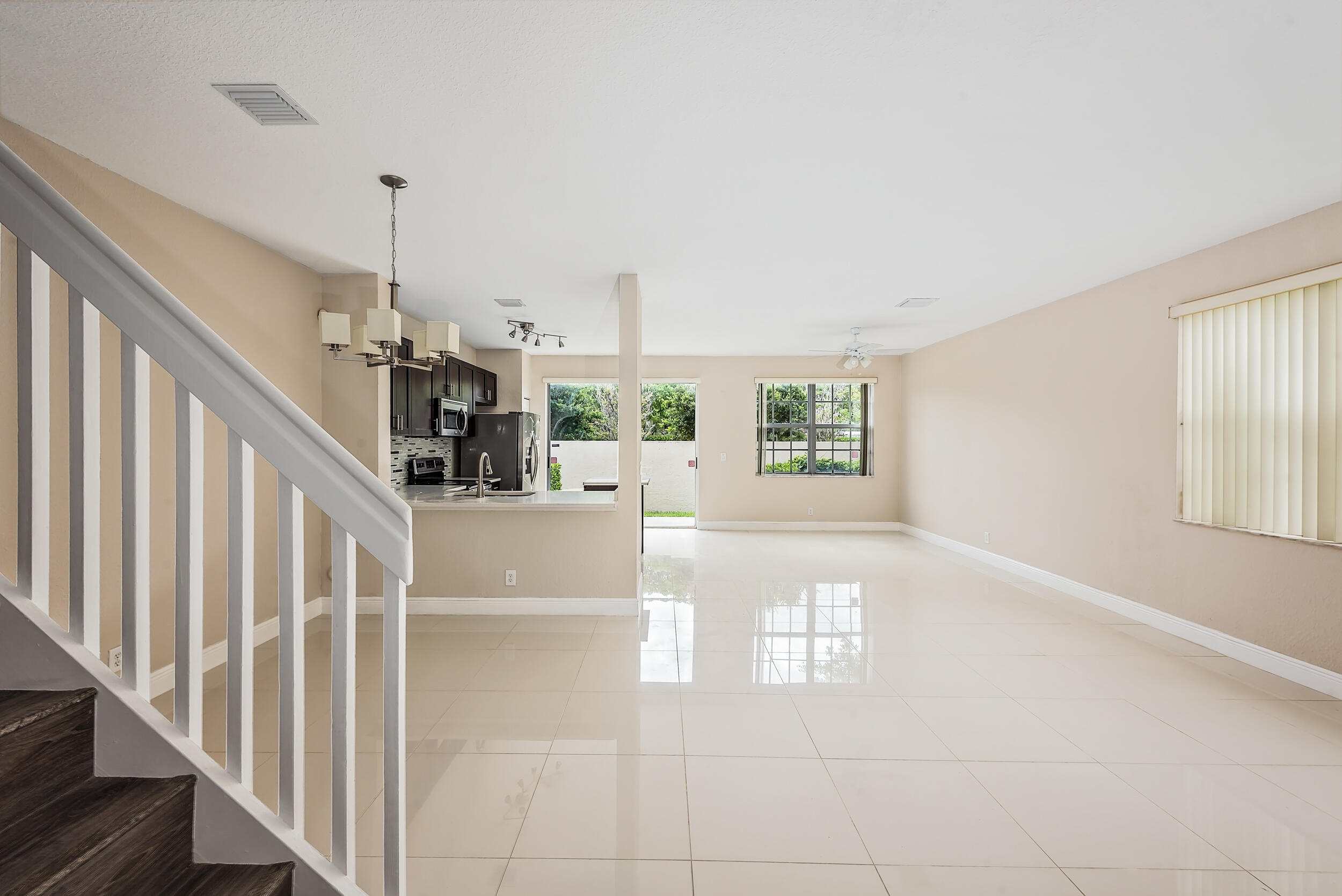 4020 NW 90th Way — Photo 3