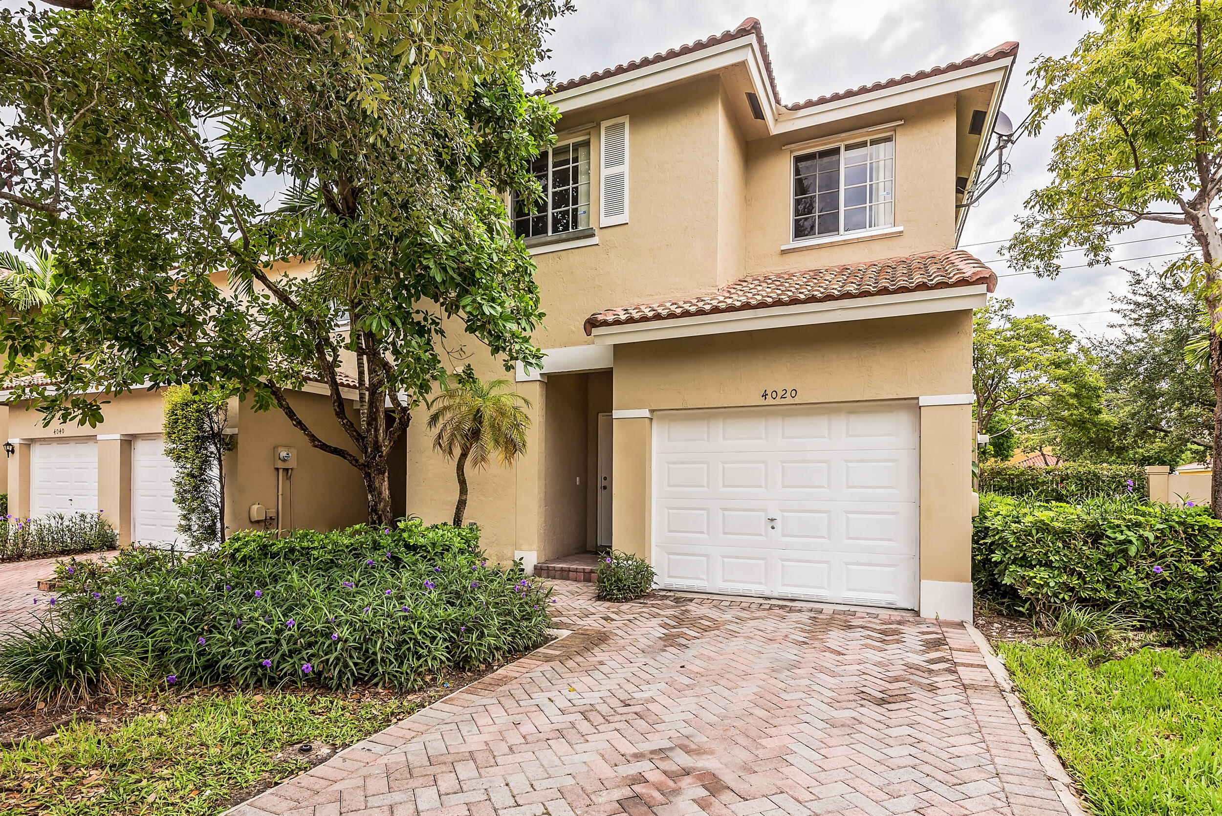 4020 NW 90th Way — Photo 2