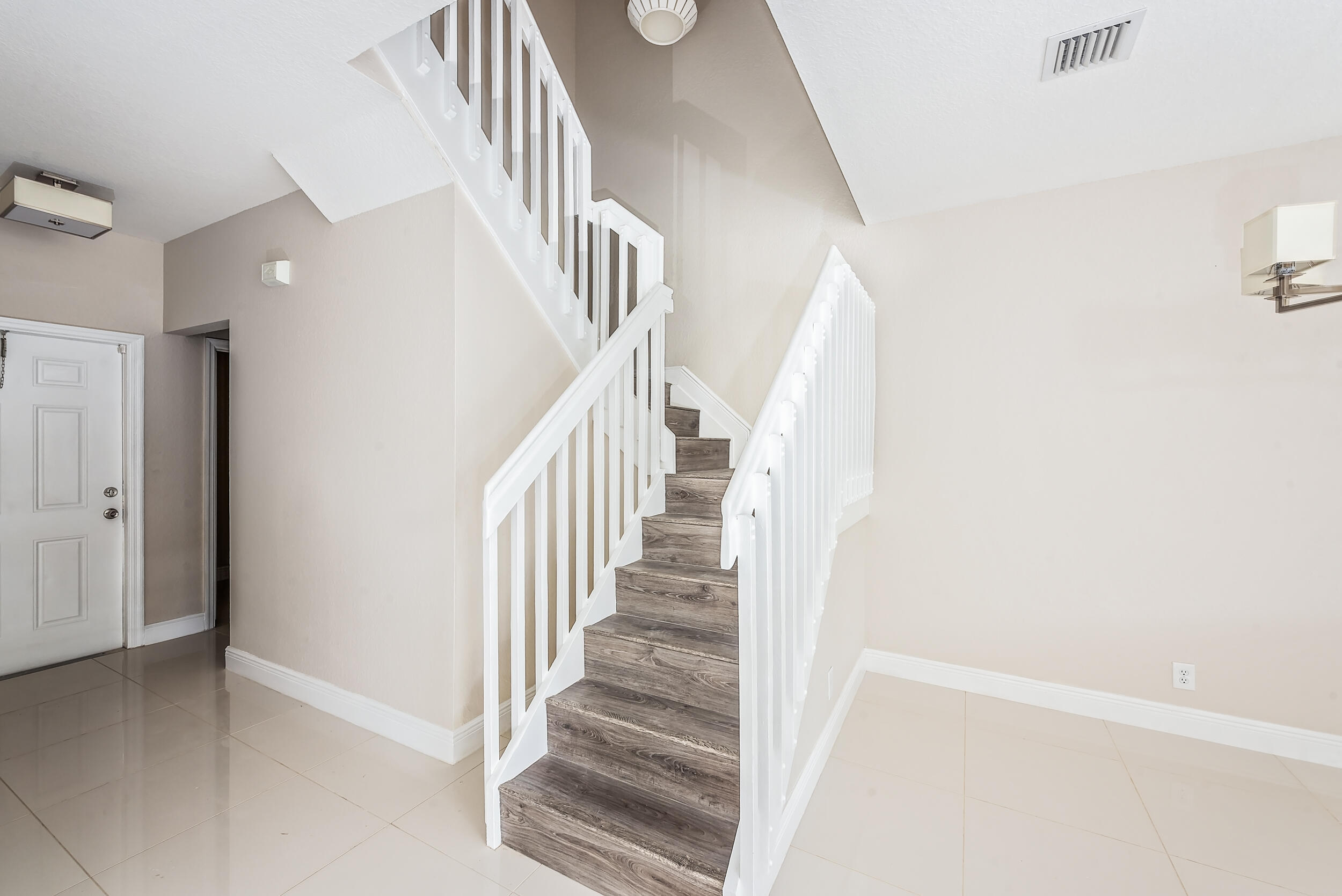 4020 NW 90th Way — Photo 4