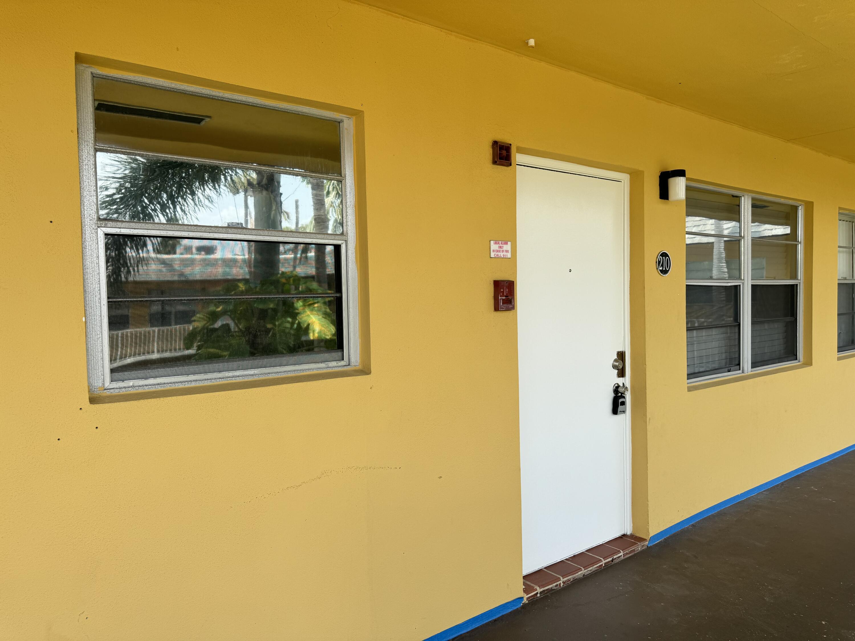 220 CROTON Avenue # 210, Lantana FL 33462