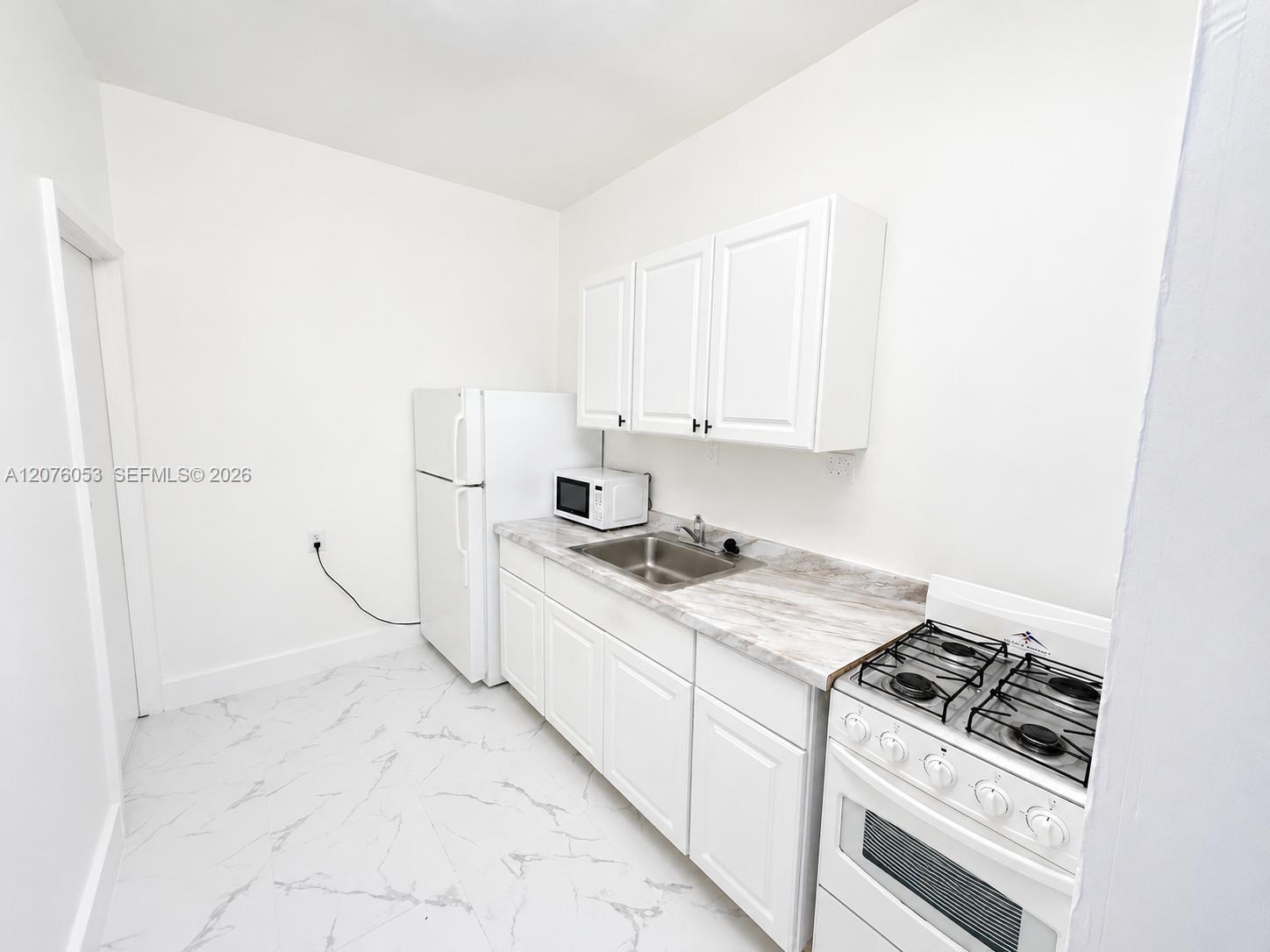 500 E 54th St # B — Photo 3