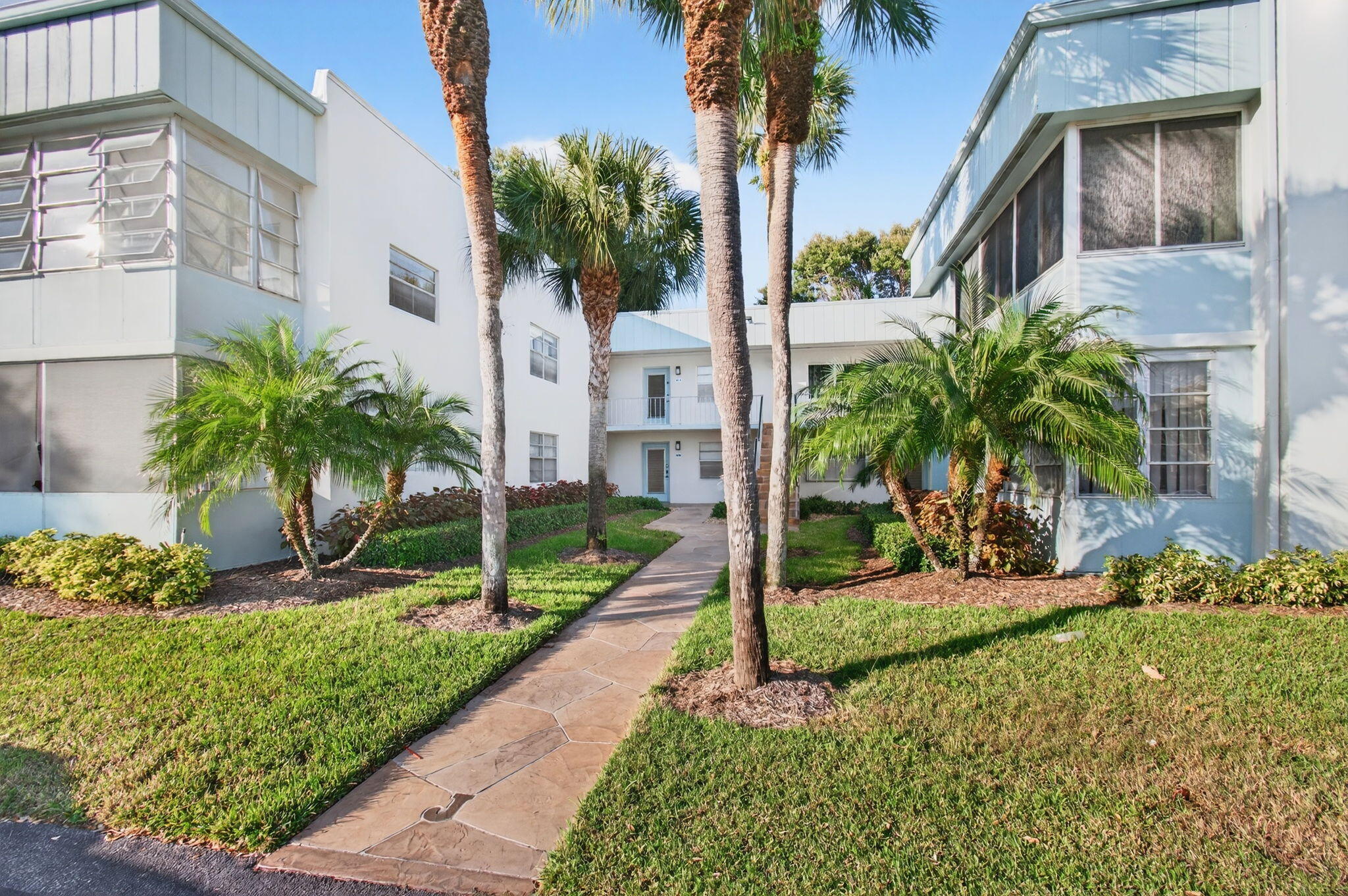 449 Normandy J — Photo 3