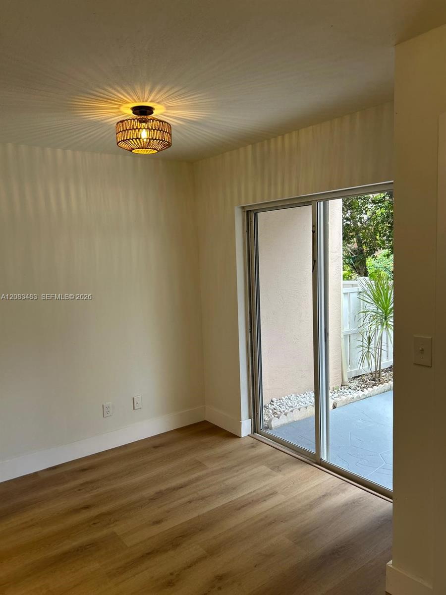 7245 S Devon Dr # 112 — Photo 5