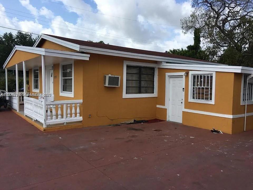 10040 NW 8th Ave — Photo 2