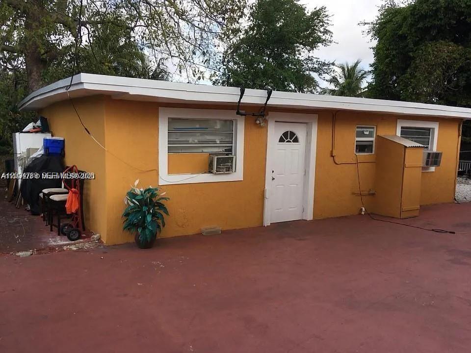 10040 NW 8th Ave — Photo 4