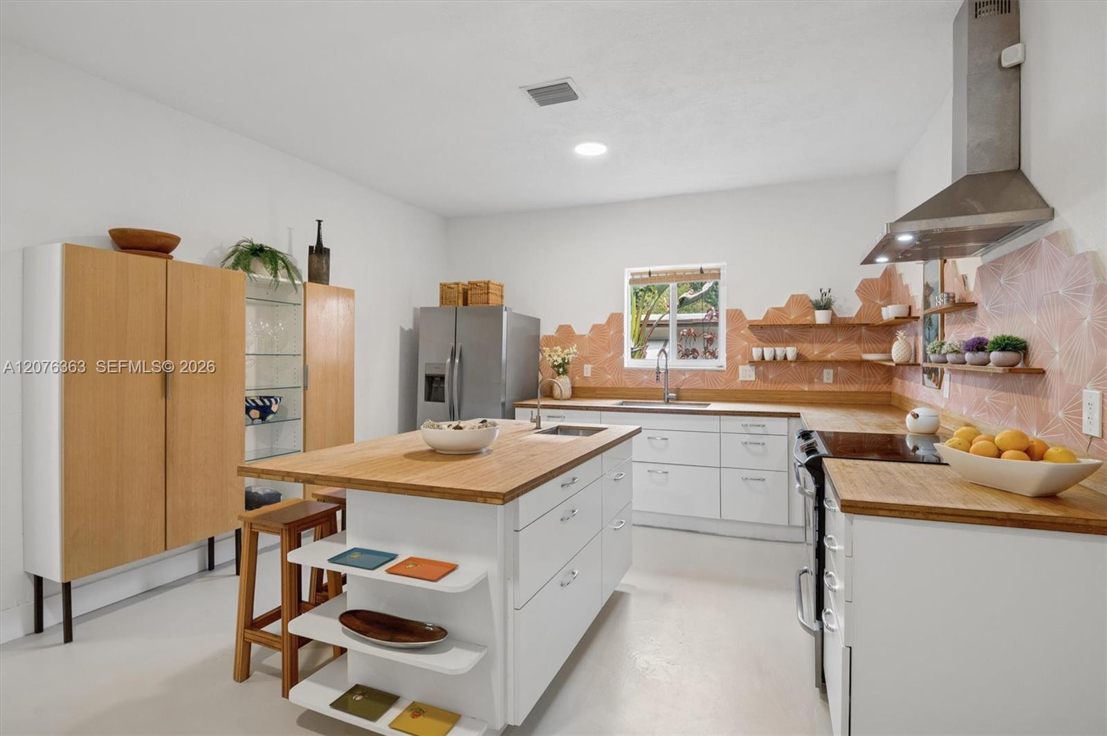 8230 NE 1st Pl — Photo 3