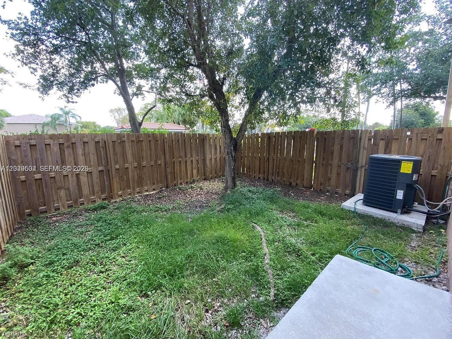 7980 S Southwood Cir # 0 — Photo 2