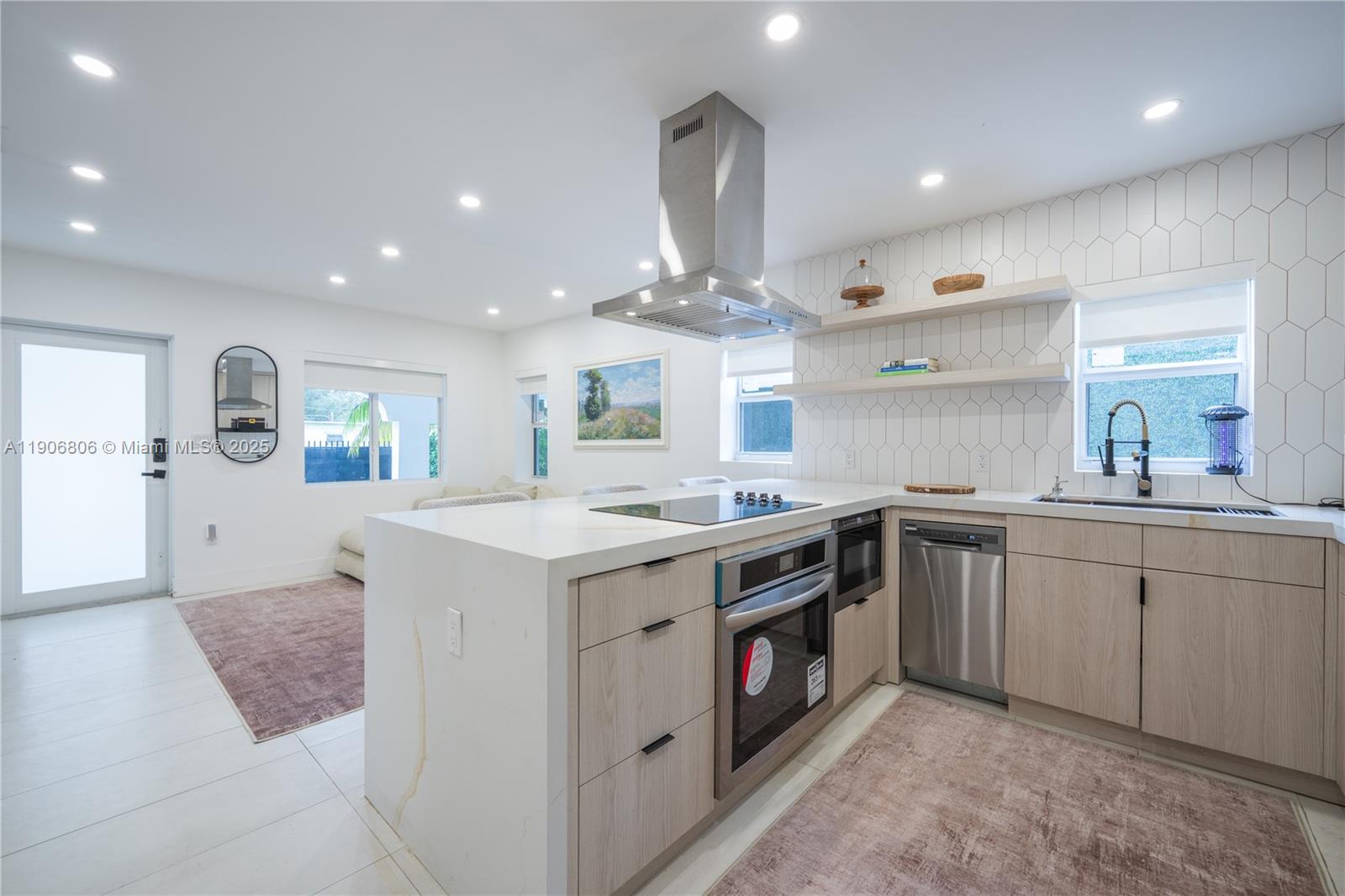 545 NW 47th St, Miami FL 33127