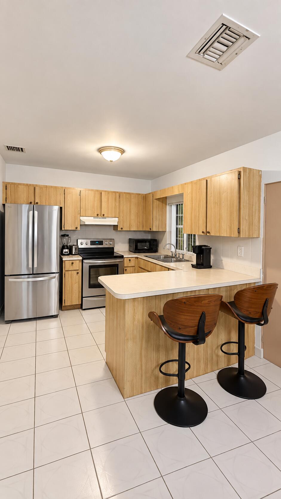 2861 NE 5TH Court # A — Photo 4