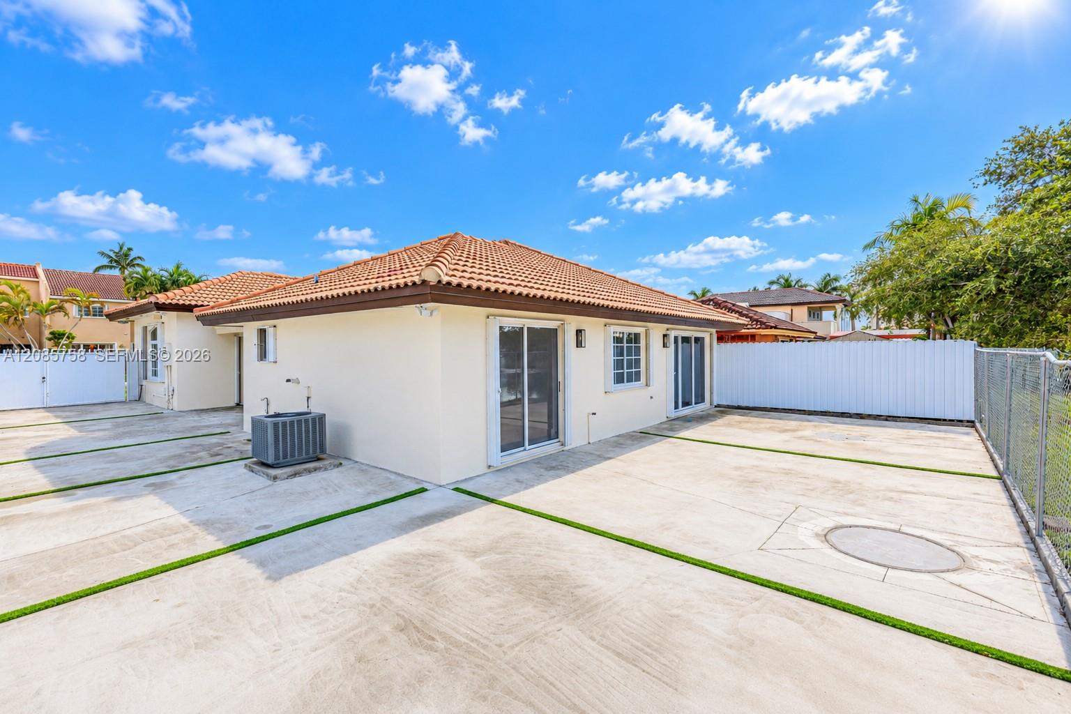 15351 SW 36th St — Photo 4