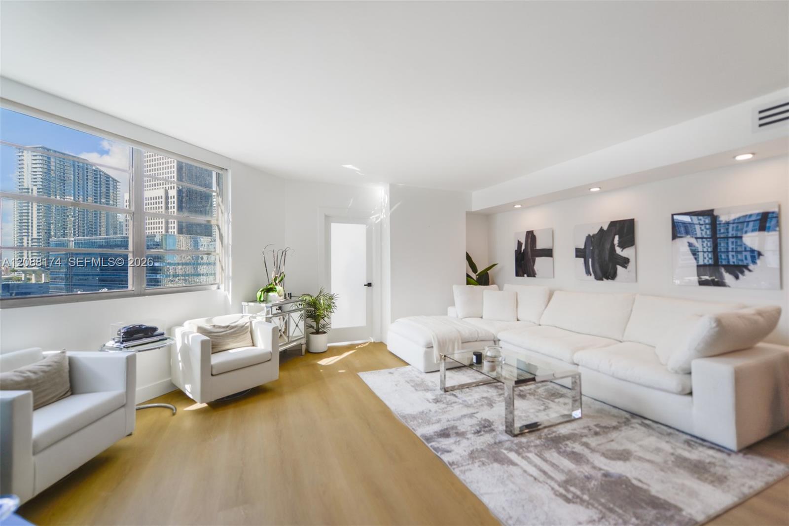 801 Brickell Bay Dr # 1962 — Photo 4
