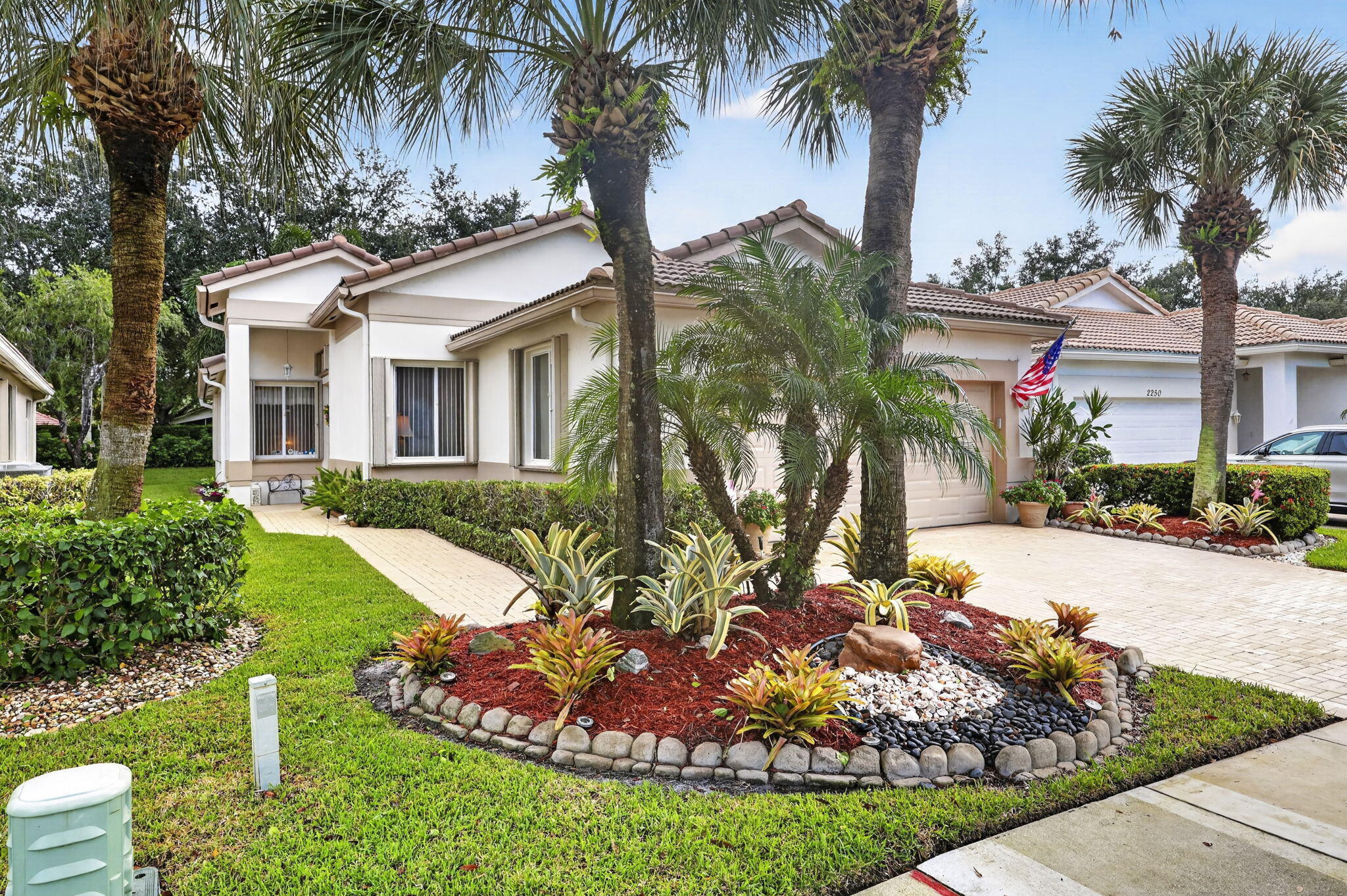 2260 Sapphire Circle — Photo 2