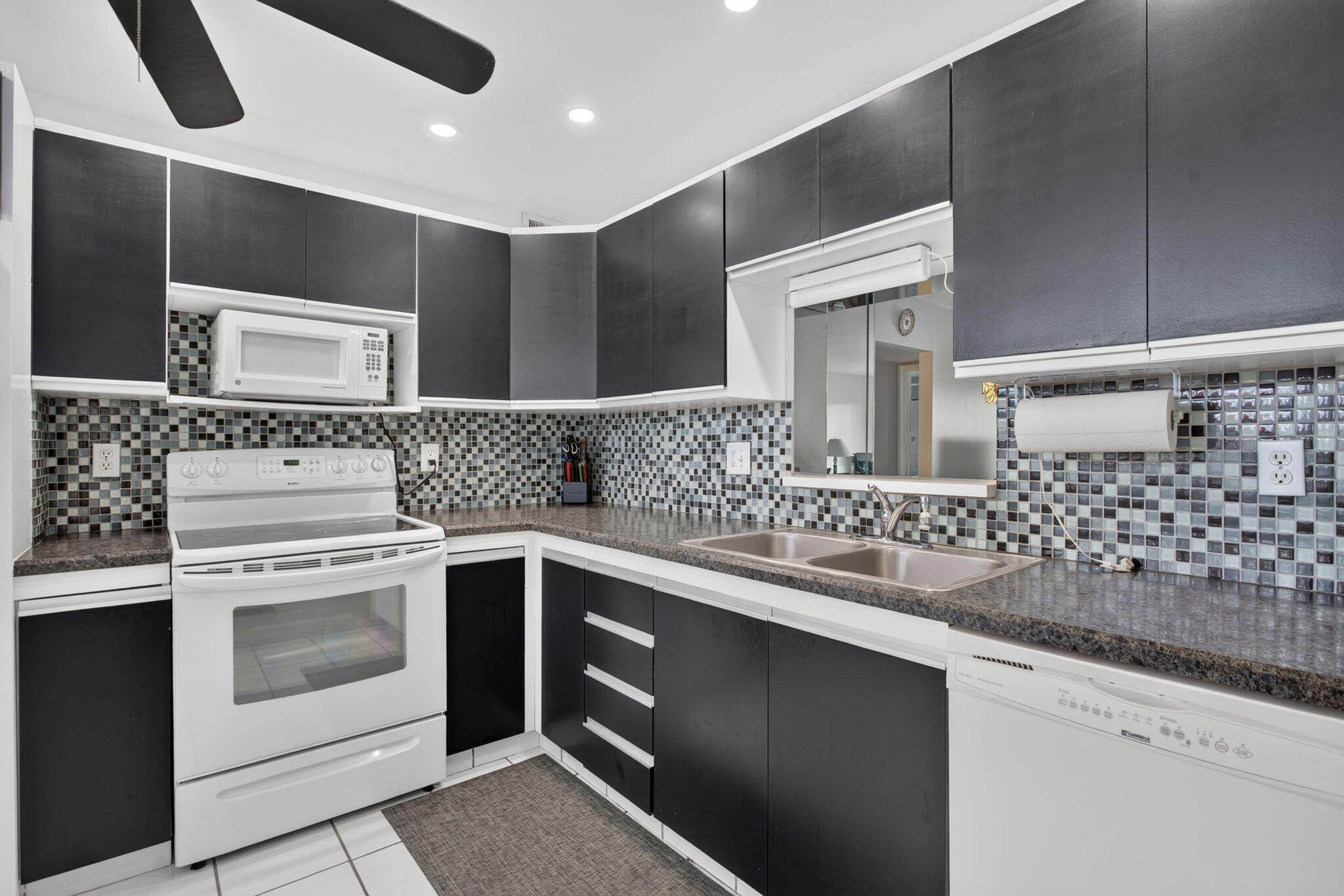 2301 LUCAYA Lane # D4 — Photo 4