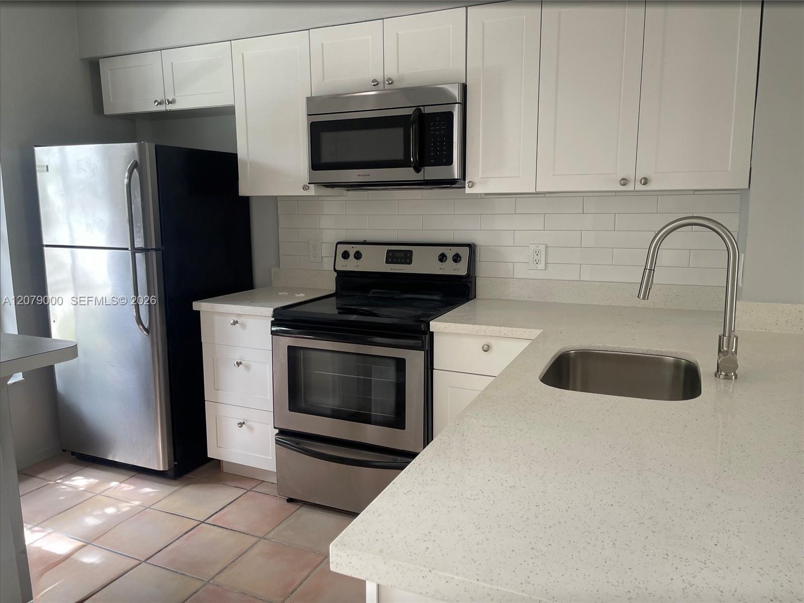 48 Whitehead Cir # 48 — Photo 2