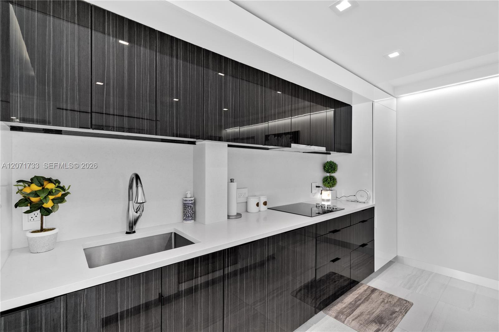5555 Collins Ave # 5A — Photo 2