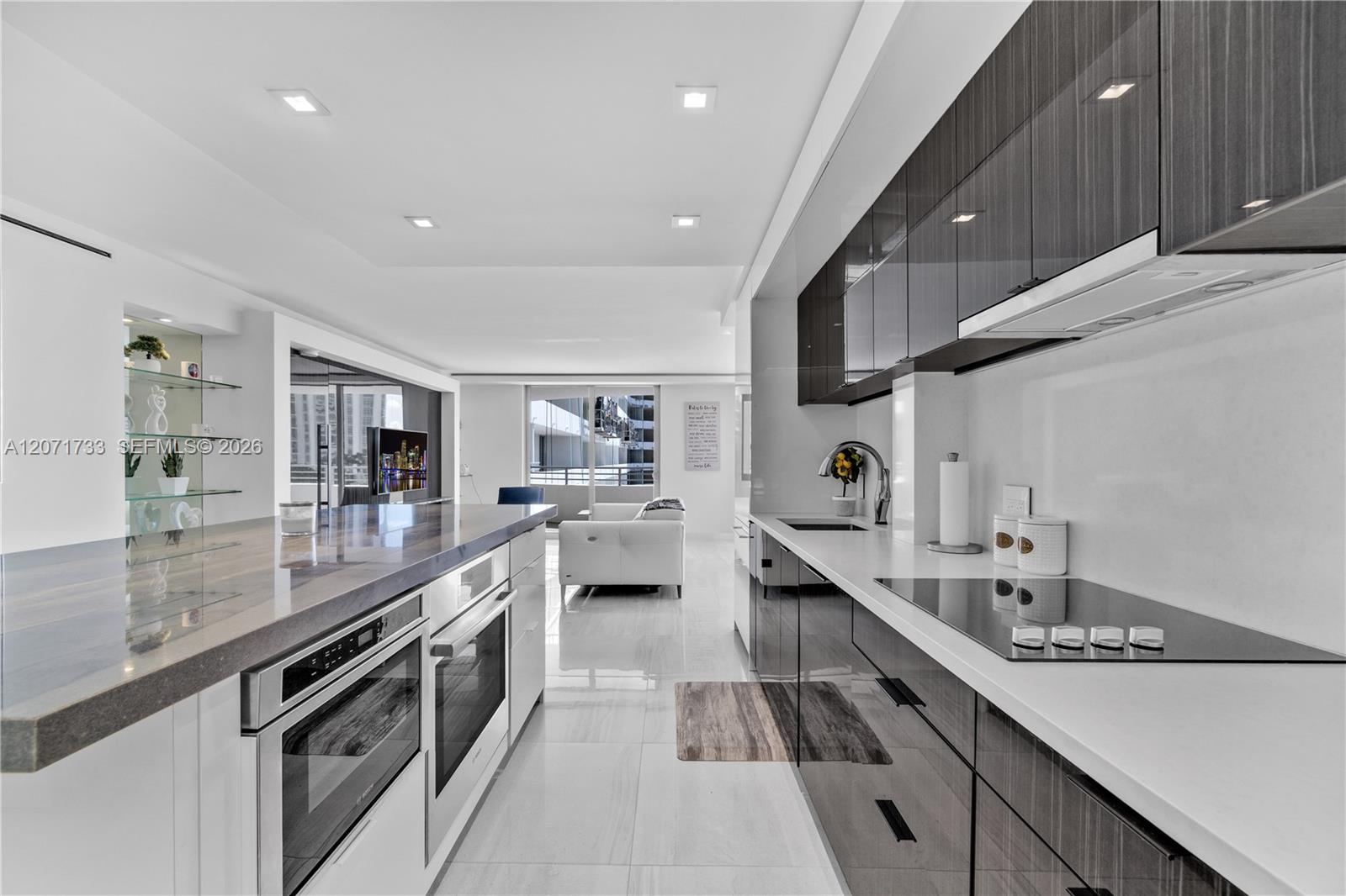 5555 Collins Ave # 5A — Photo 3