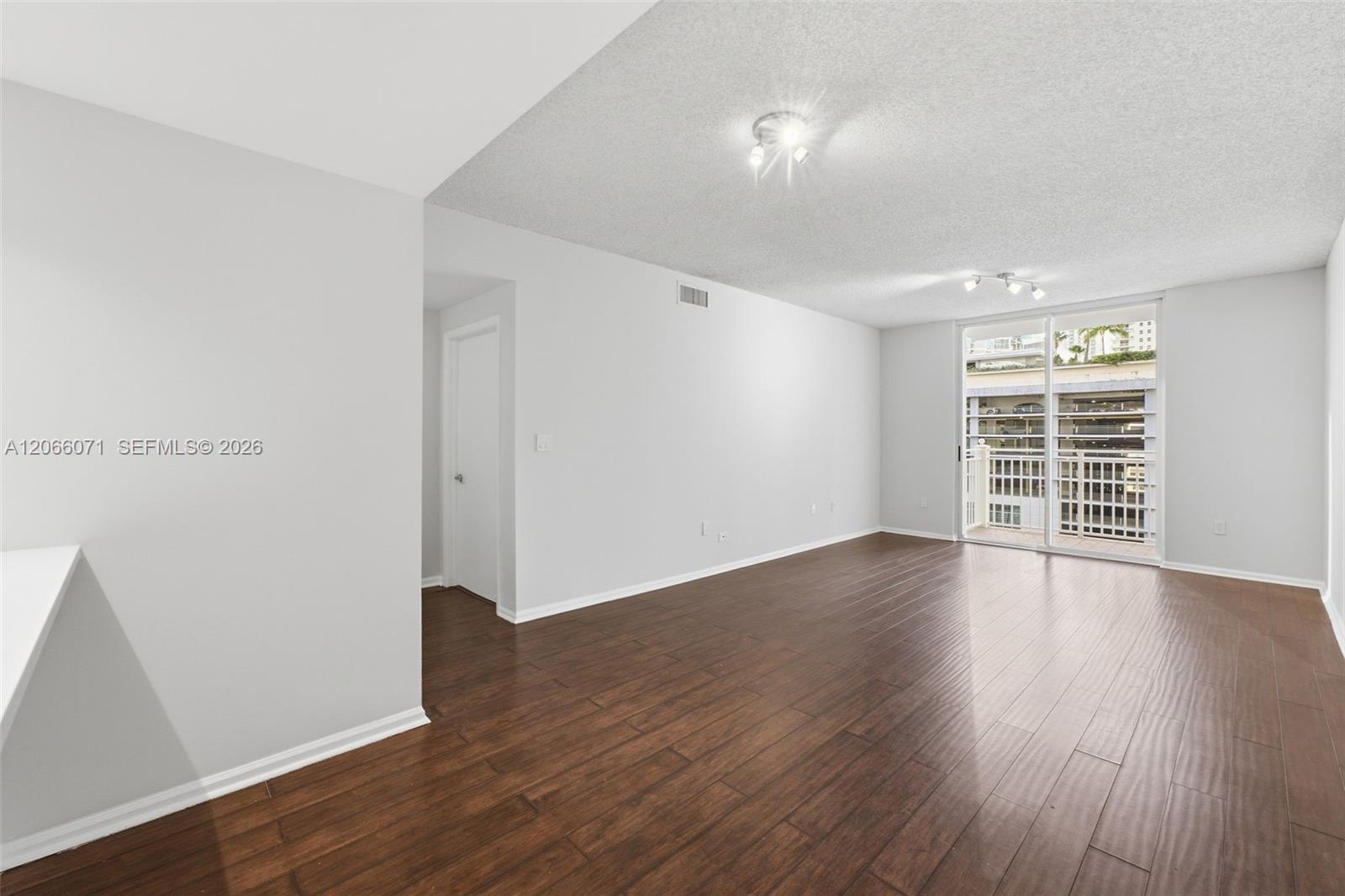 185 SE 14th Ter # 1010 — Photo 4
