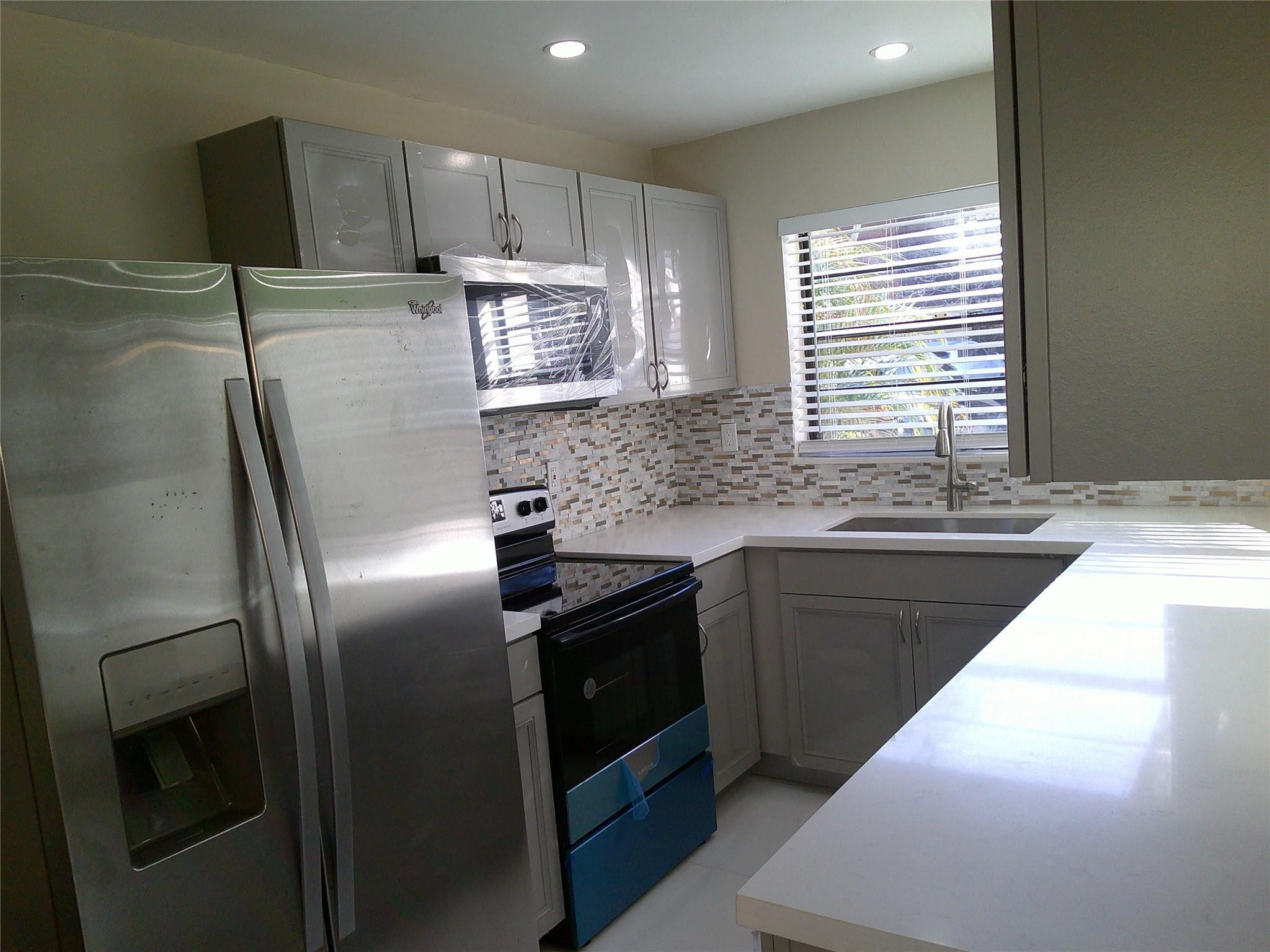 3810 SW 52nd Avenue # 3810 — Photo 4