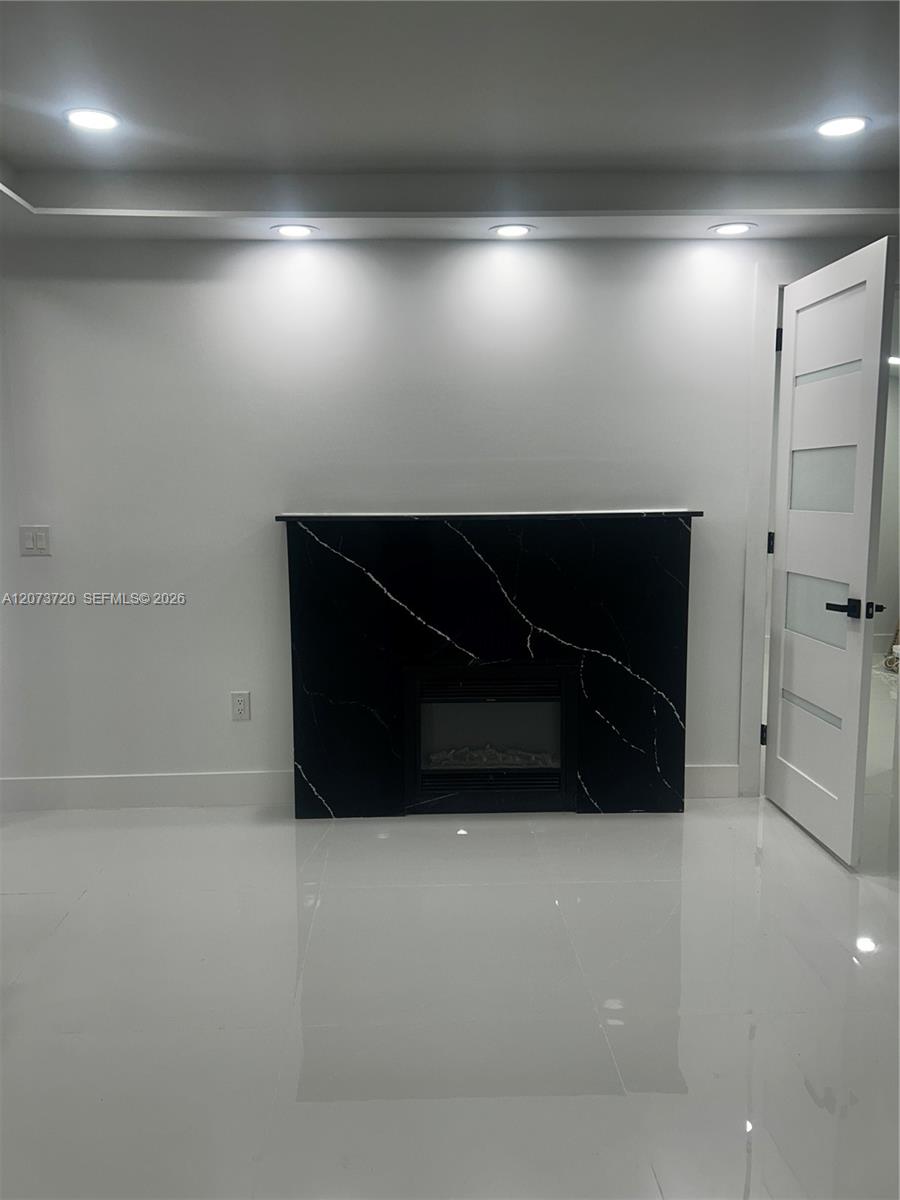 464 Minola Dr — Photo 2