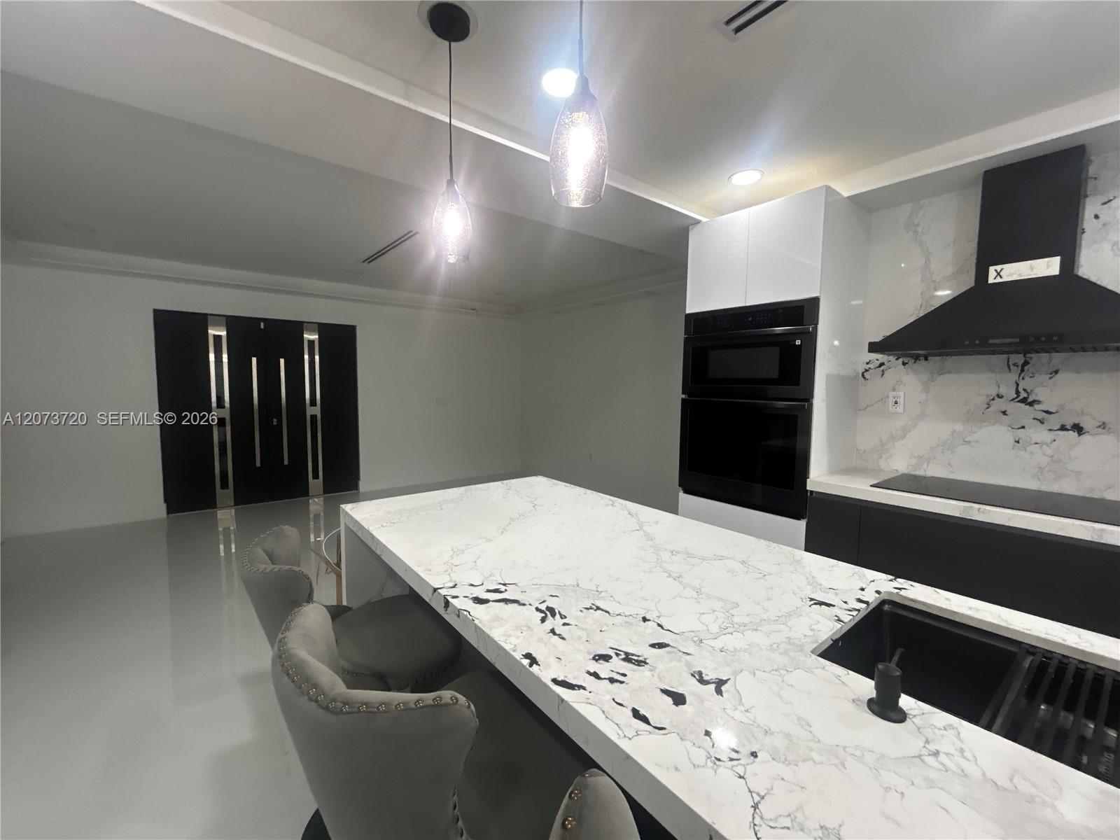 464 Minola Dr — Photo 3