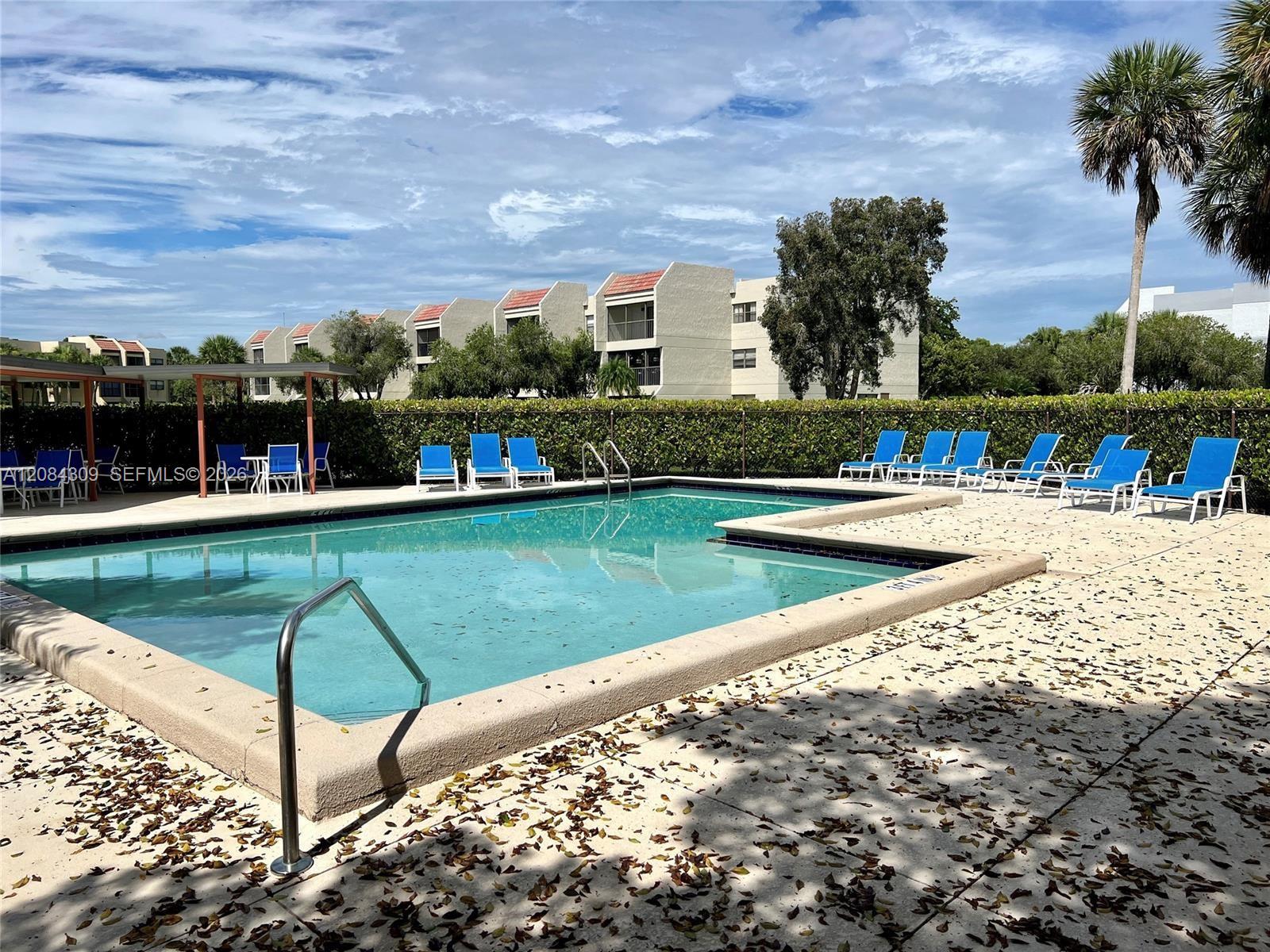 182 Lakeview Dr # 204 — Photo 3