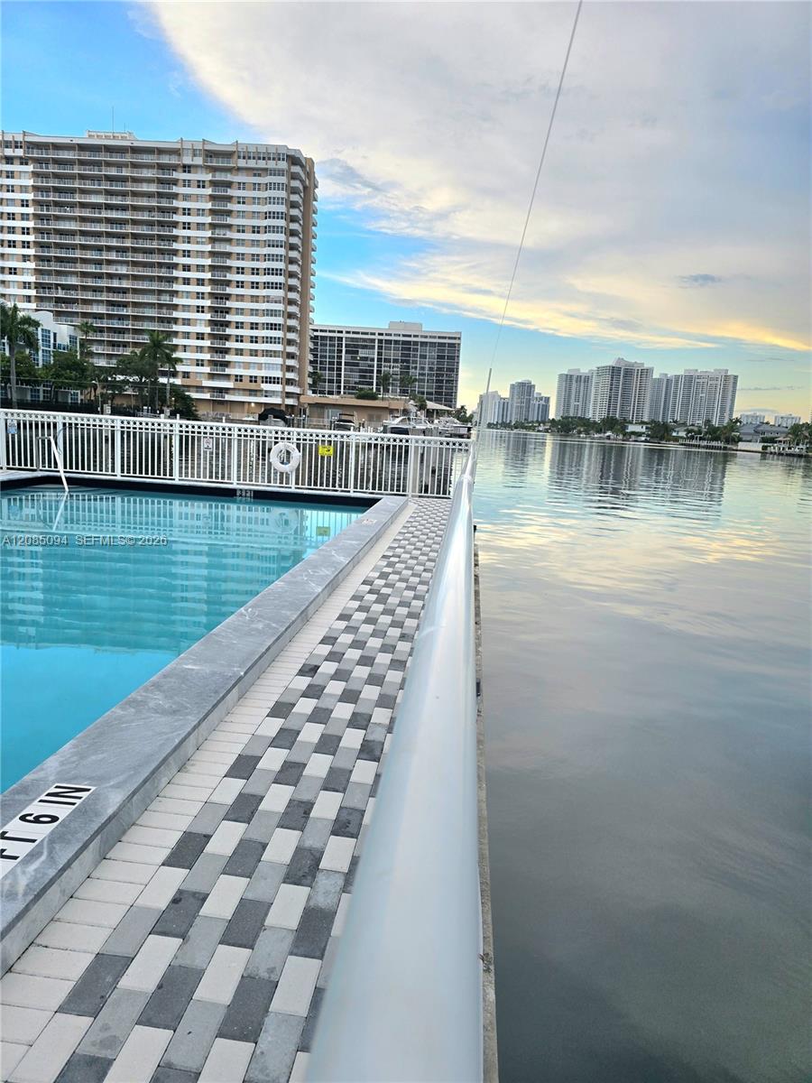 1913 S Ocean Dr # 308 — Photo 2